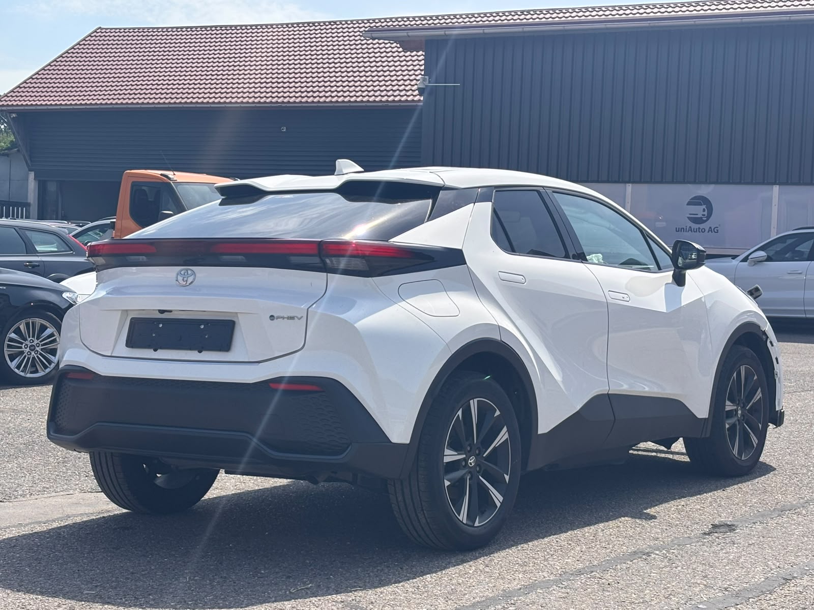TOYOTA C-HR 2.0 PHEV CVT Swiss Edition-image-4