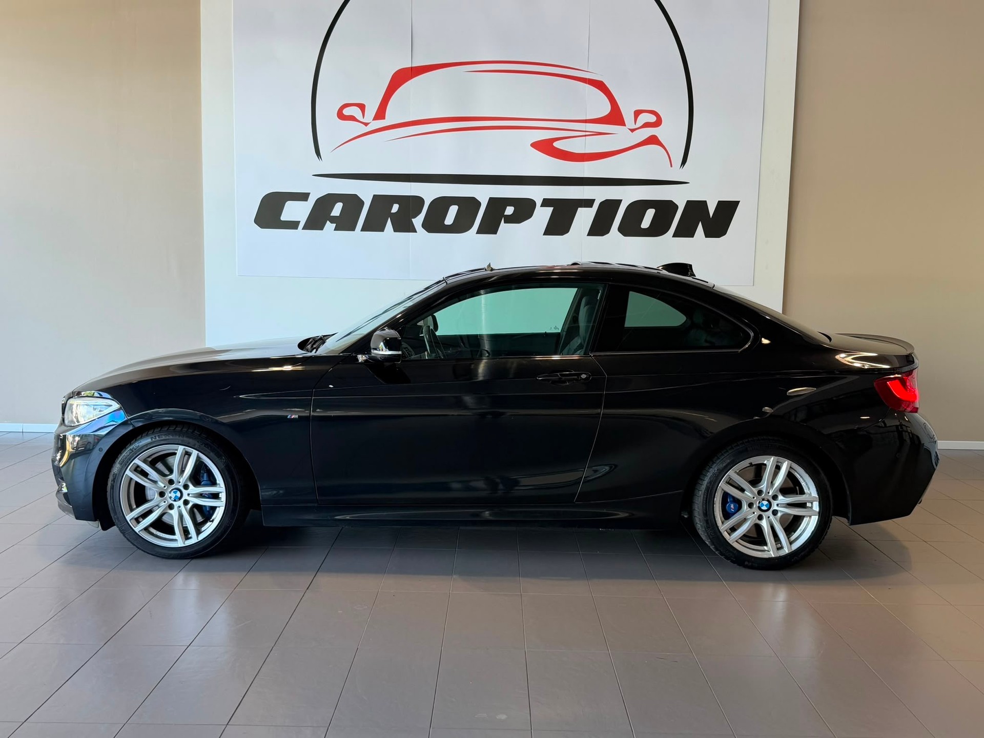 BMW M240i xDrive Steptronic-showroom-element-3