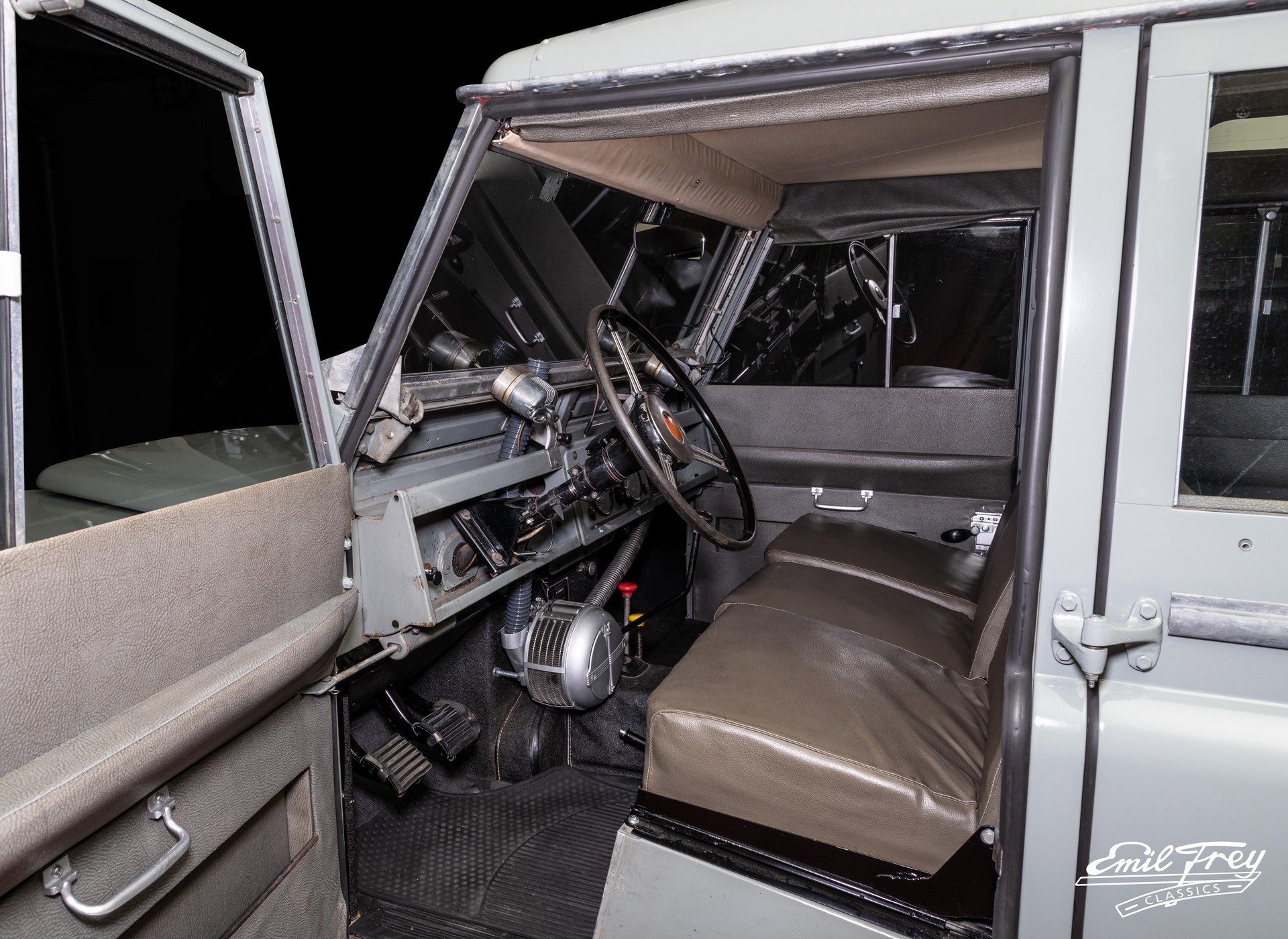 LAND ROVER 109 Serie II-image-6