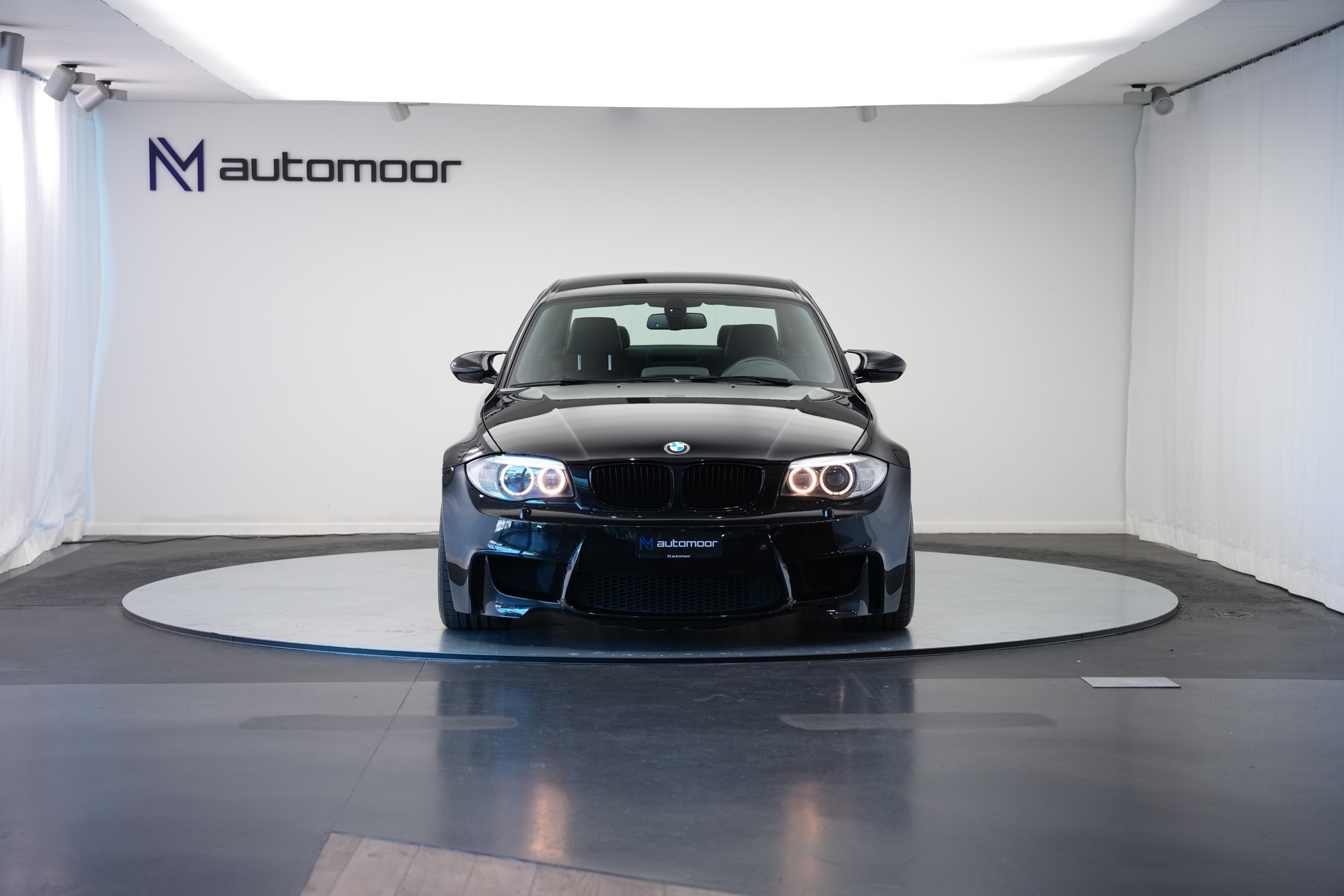 BMW 1er M Coupé *CH-Fahrzeug* *Eisenmann Abgasanlage*-showroom-element-1