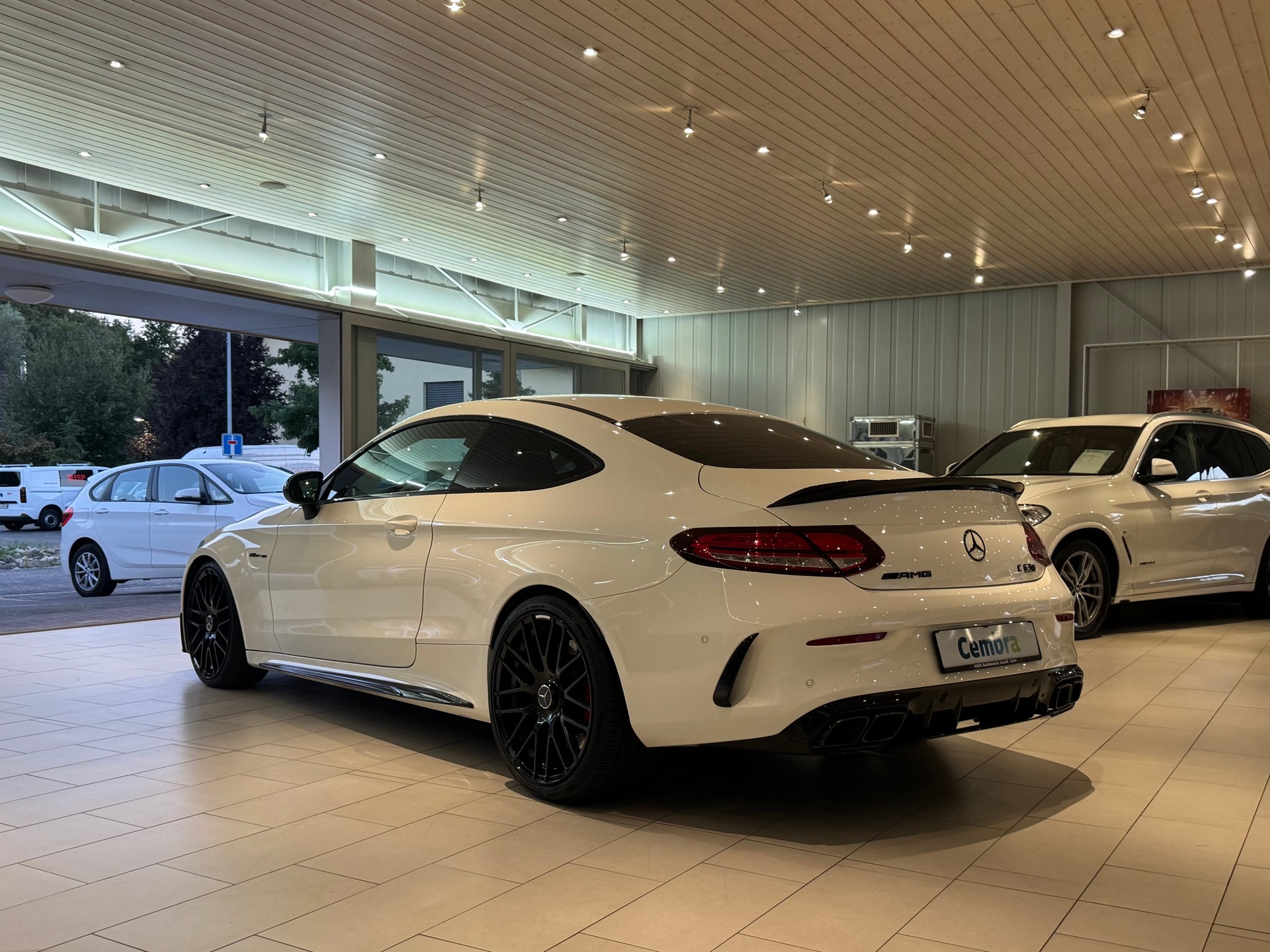 MERCEDES-BENZ C 63 S AMG 9G-tronic-showroom-element-1