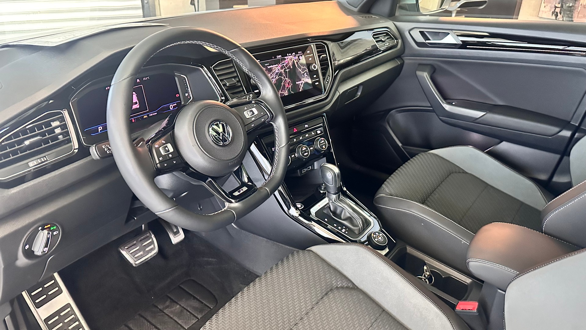 VW T-Roc 2.0 TSI R DSG 4motion-image-9