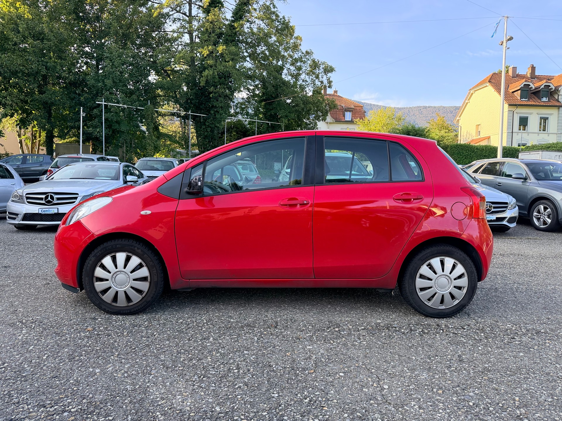 TOYOTA Yaris 1.3 Linea Sol-showroom-element-3