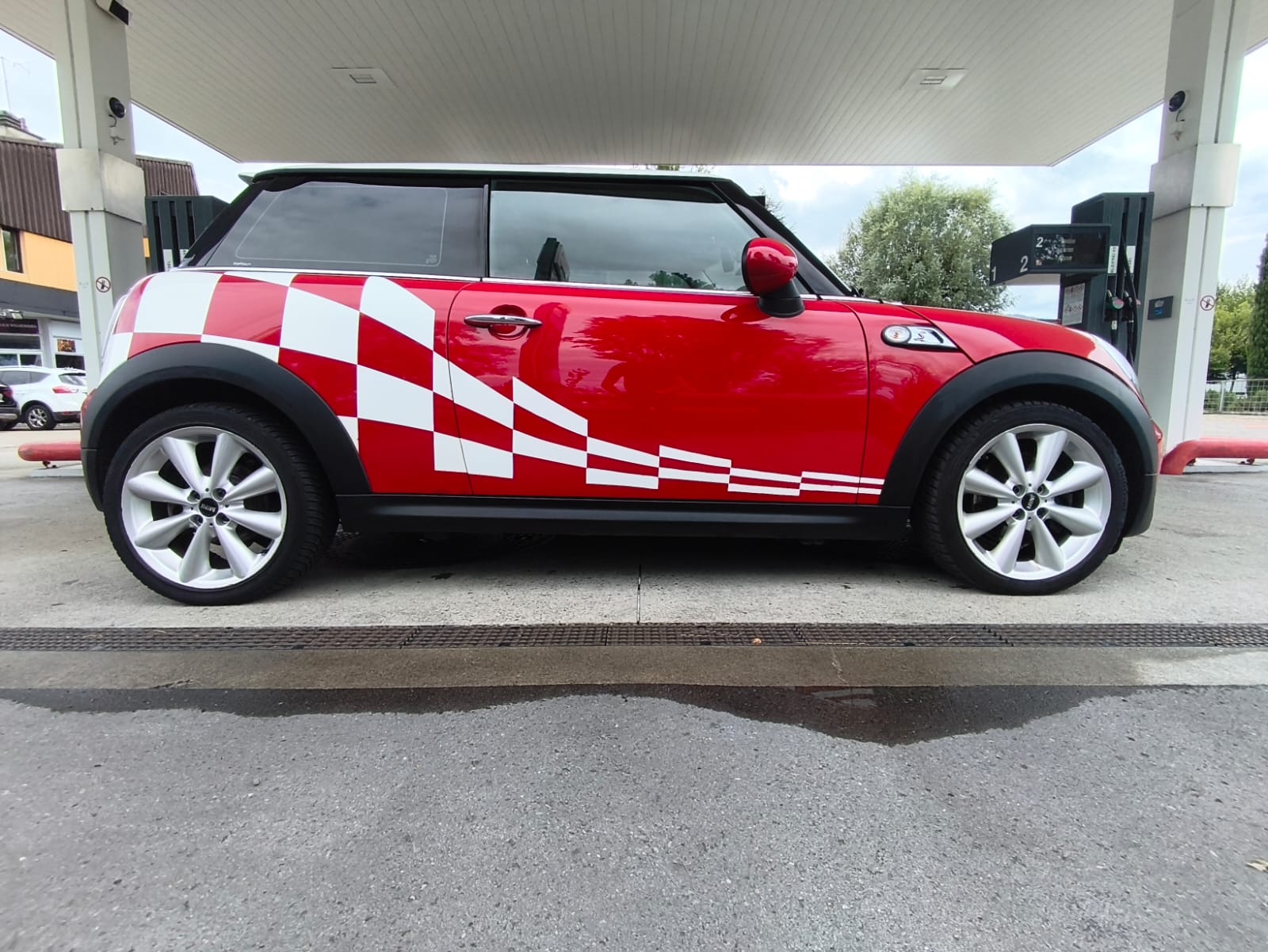 MINI Cooper S-showroom-element-3