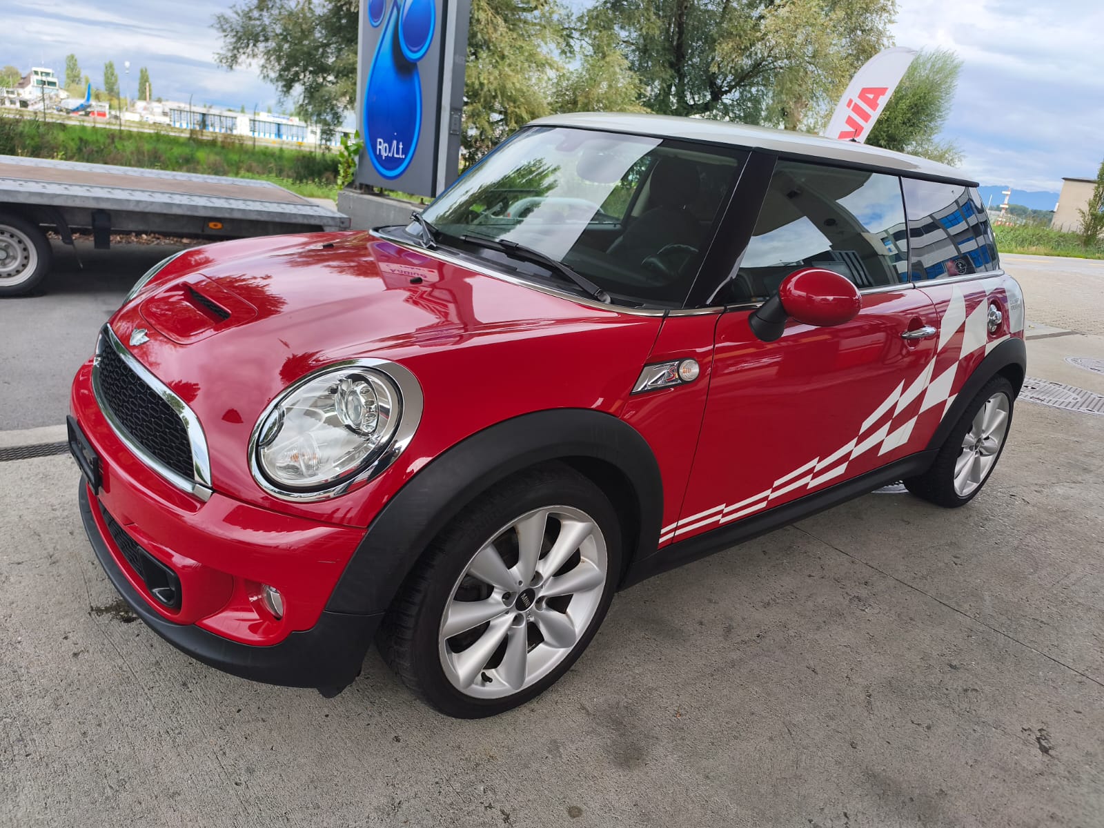MINI Cooper S-showroom-element-2