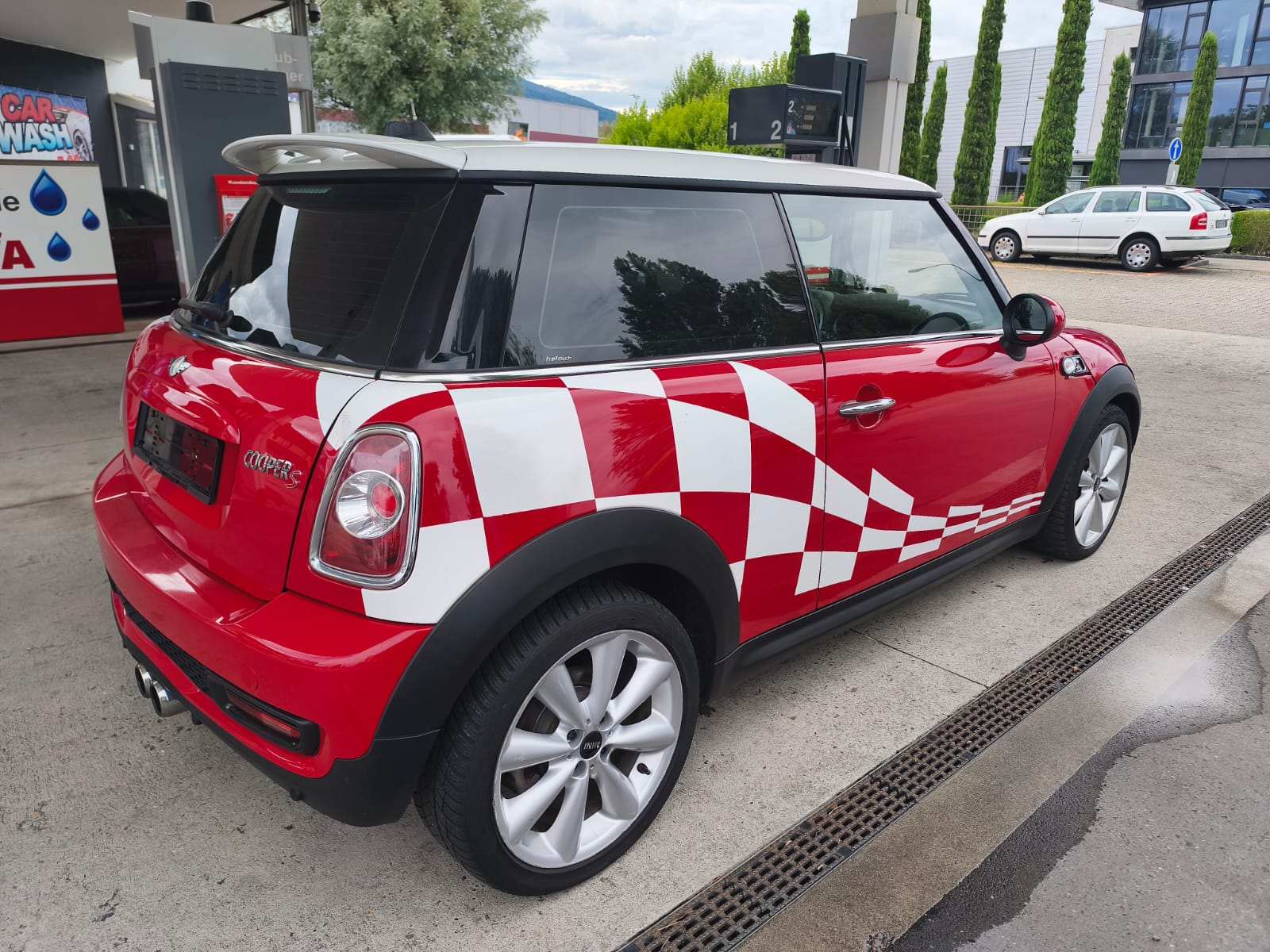 MINI Cooper S-showroom-element-1