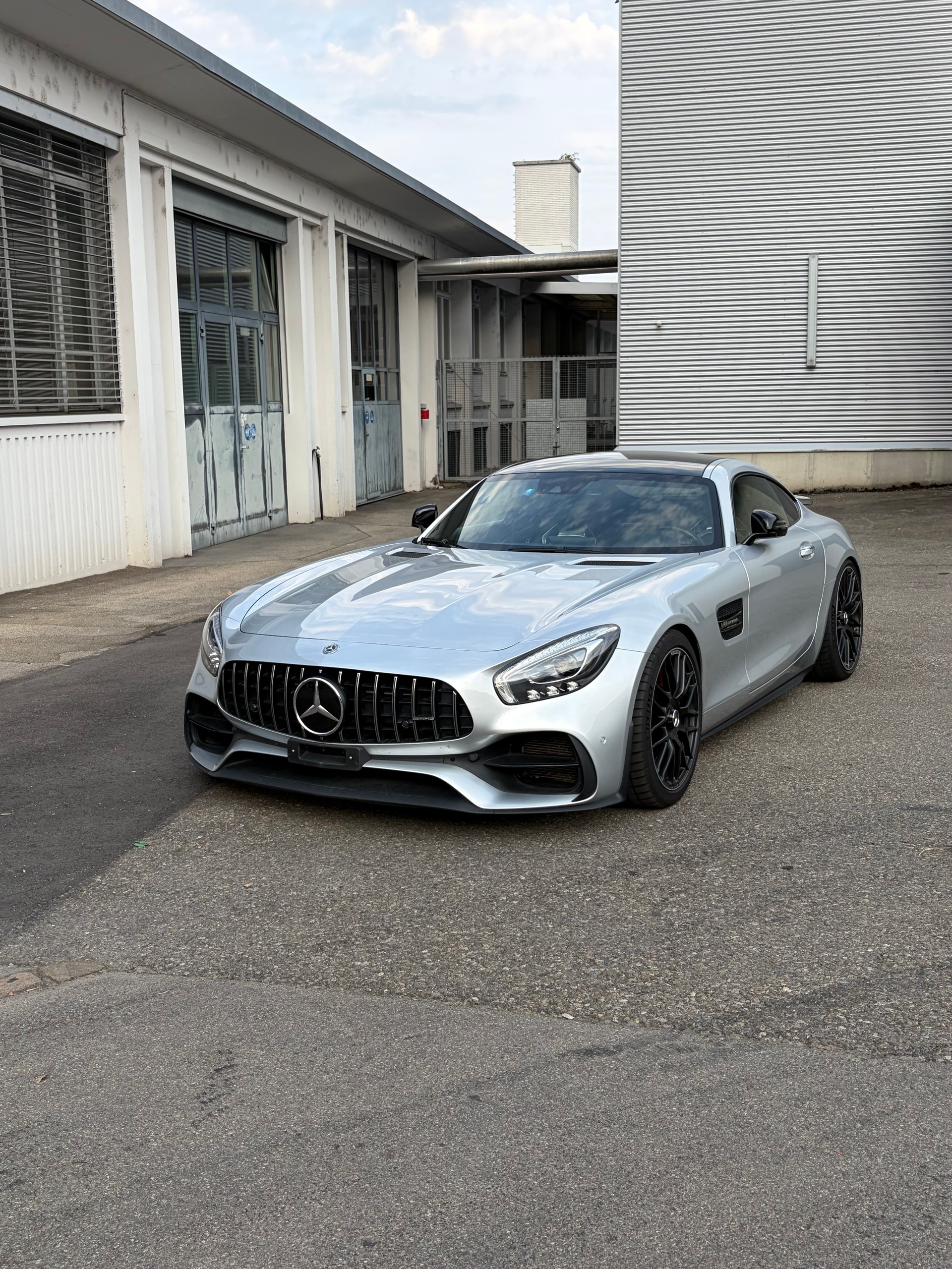 MERCEDES-BENZ AMG GT S-image-1
