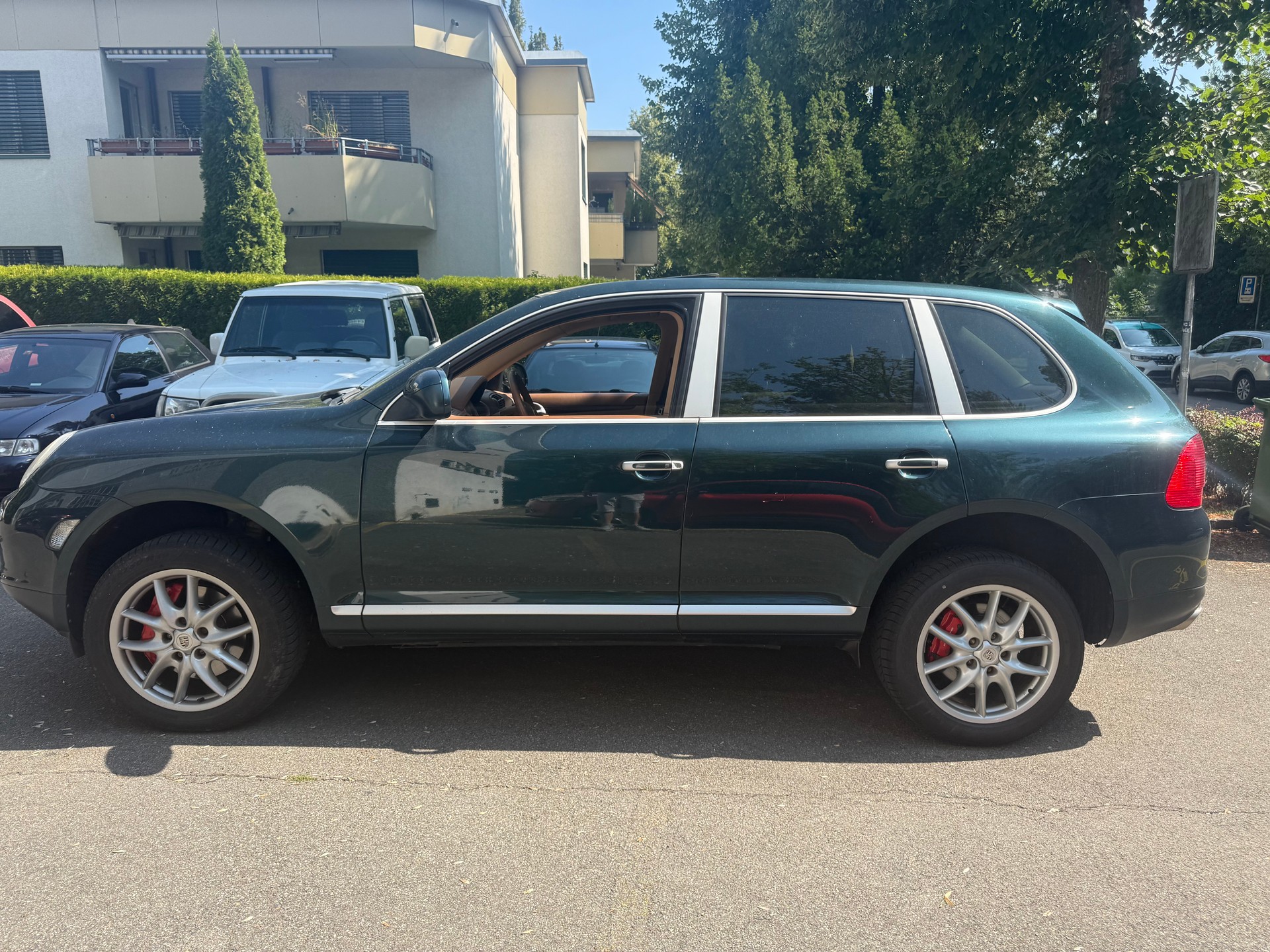 PORSCHE Cayenne Turbo-image-2