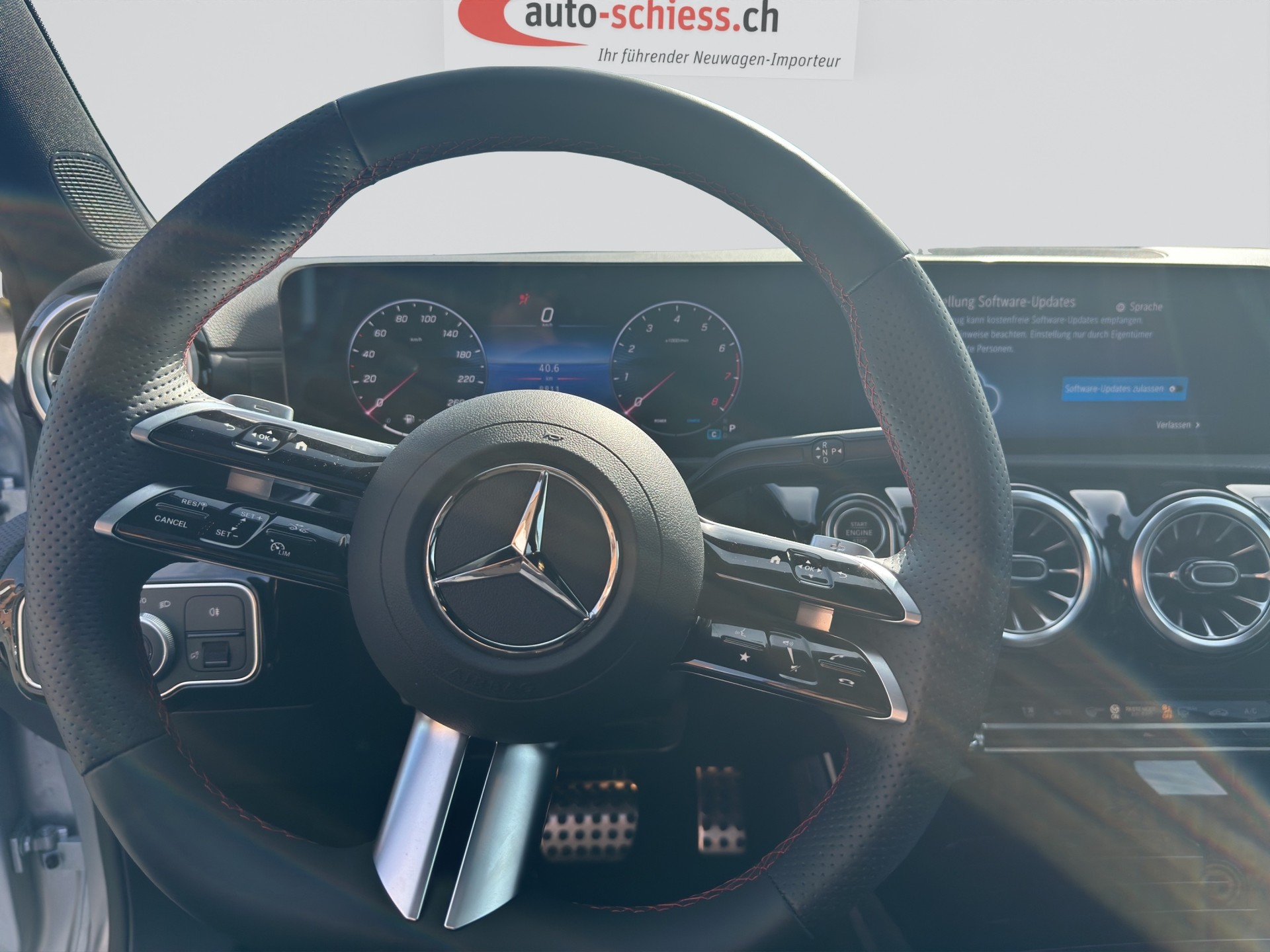 MERCEDES-BENZ A 200 Limousine AMG Line Distronic-showroom-element-2