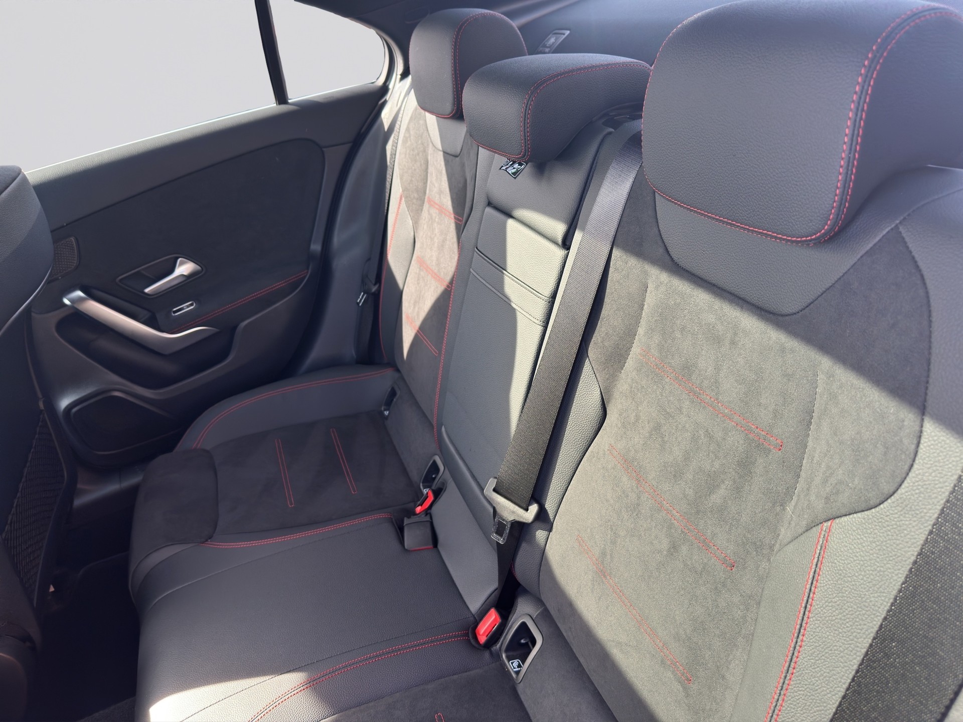 MERCEDES-BENZ A 200 Limousine AMG Line Distronic-image-4