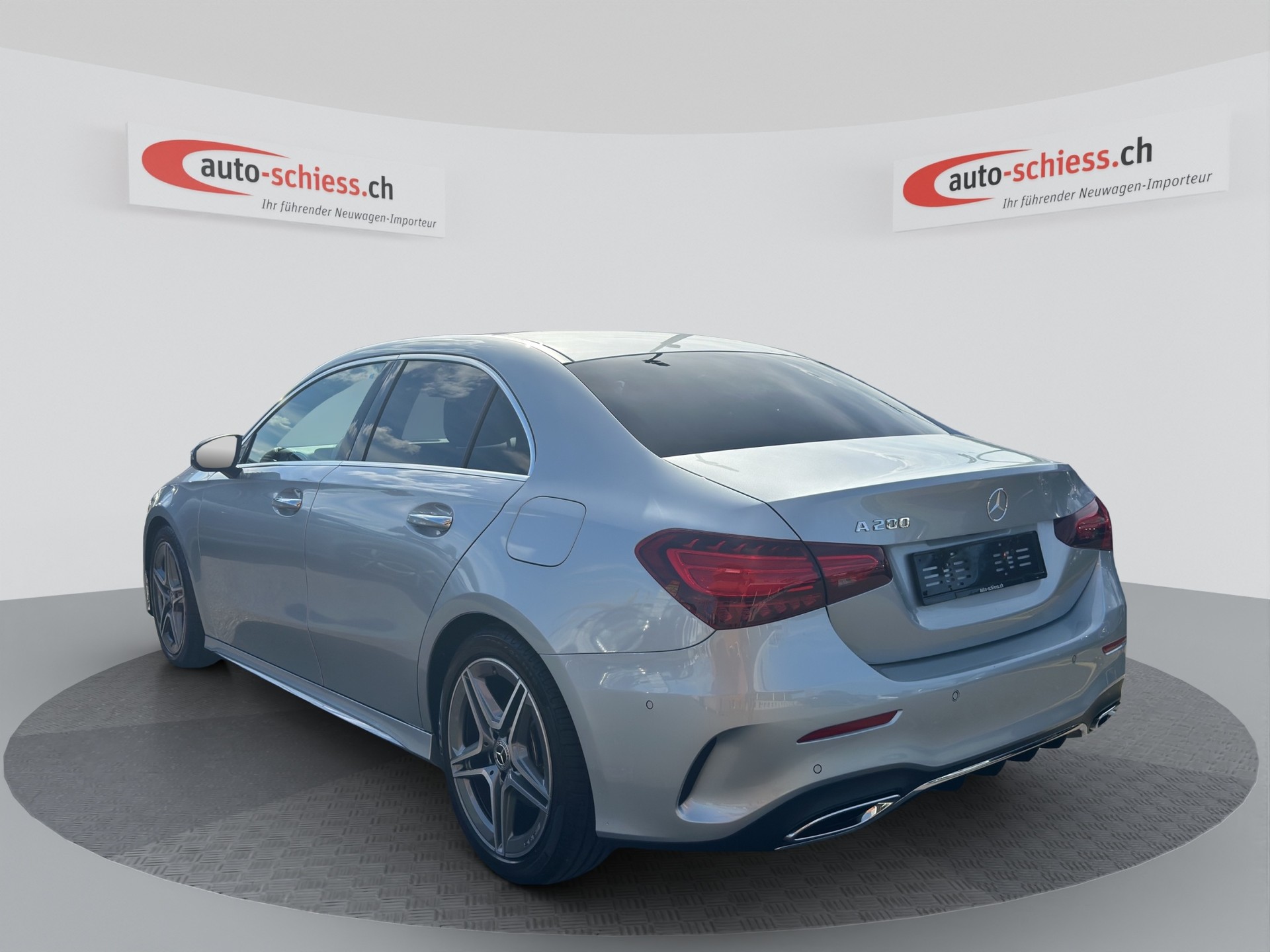 MERCEDES-BENZ A 200 Limousine AMG Line Distronic-image-13