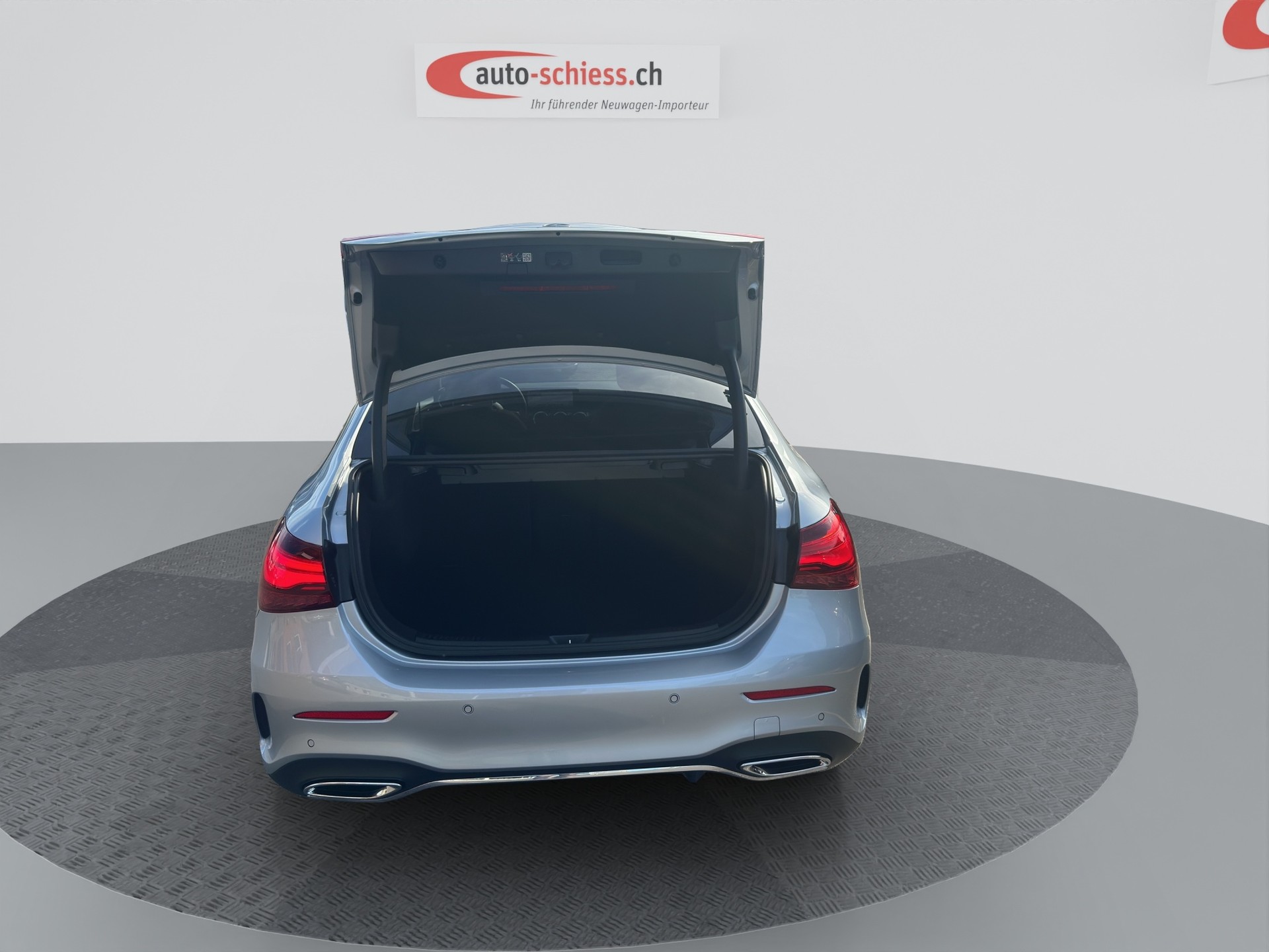 MERCEDES-BENZ A 200 Limousine AMG Line Distronic-showroom-element-3