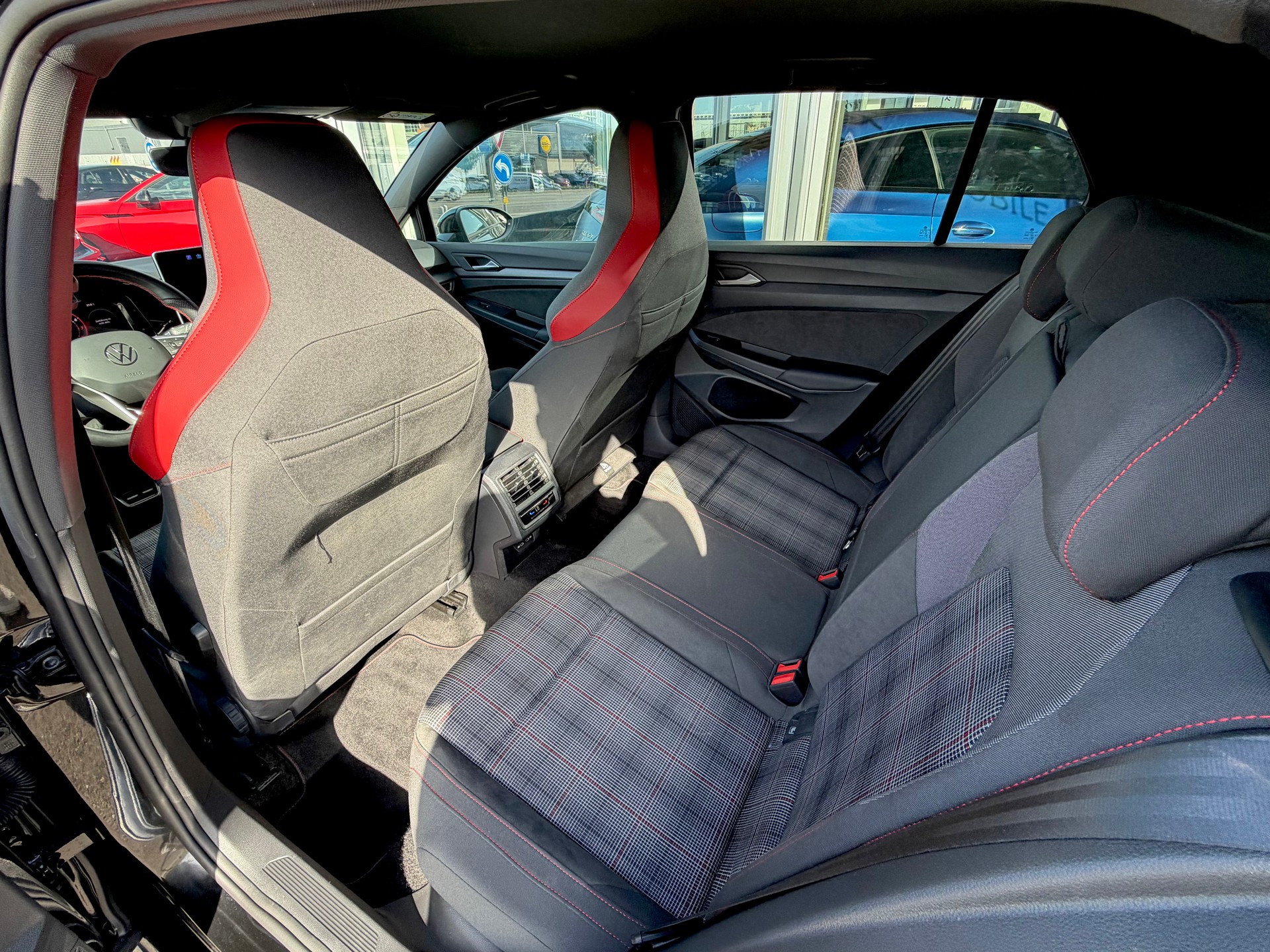 VW Golf 2.0 TSI GTI DSG *CH Fahrzeug*-image-14