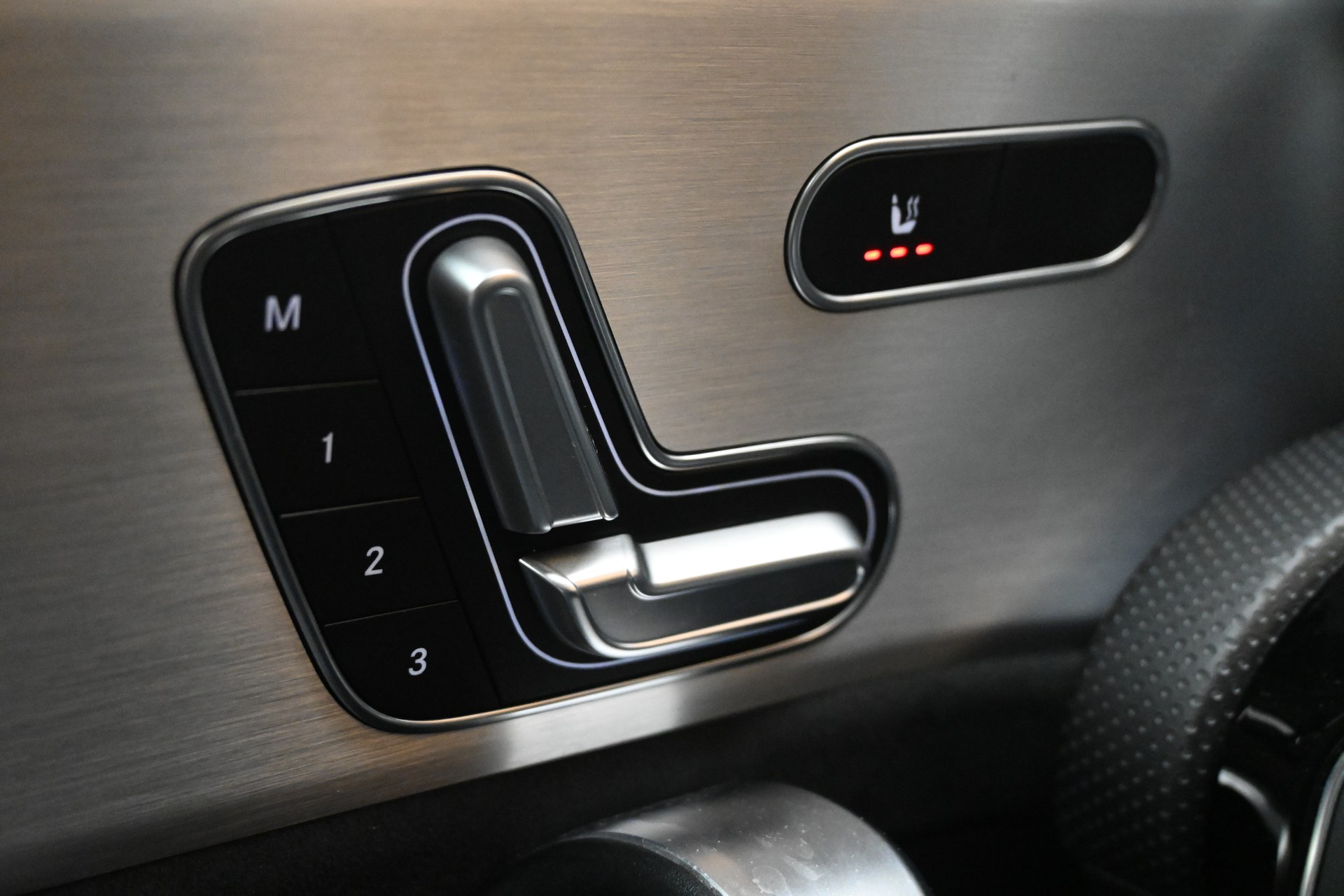 MERCEDES-BENZ A 200 AMG Line 7G-DCT*Limousine*-image-12