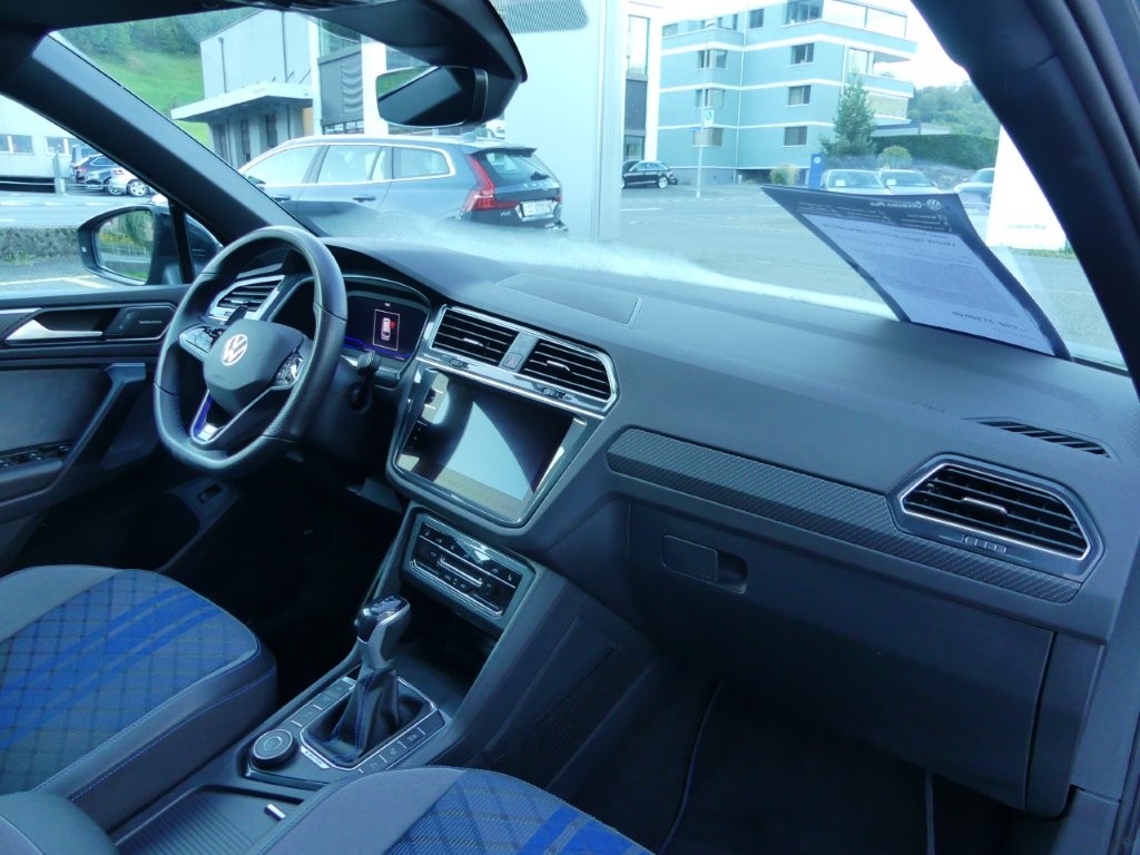 VW Tiguan 2.0TSI R 4Motion DSG-image-8