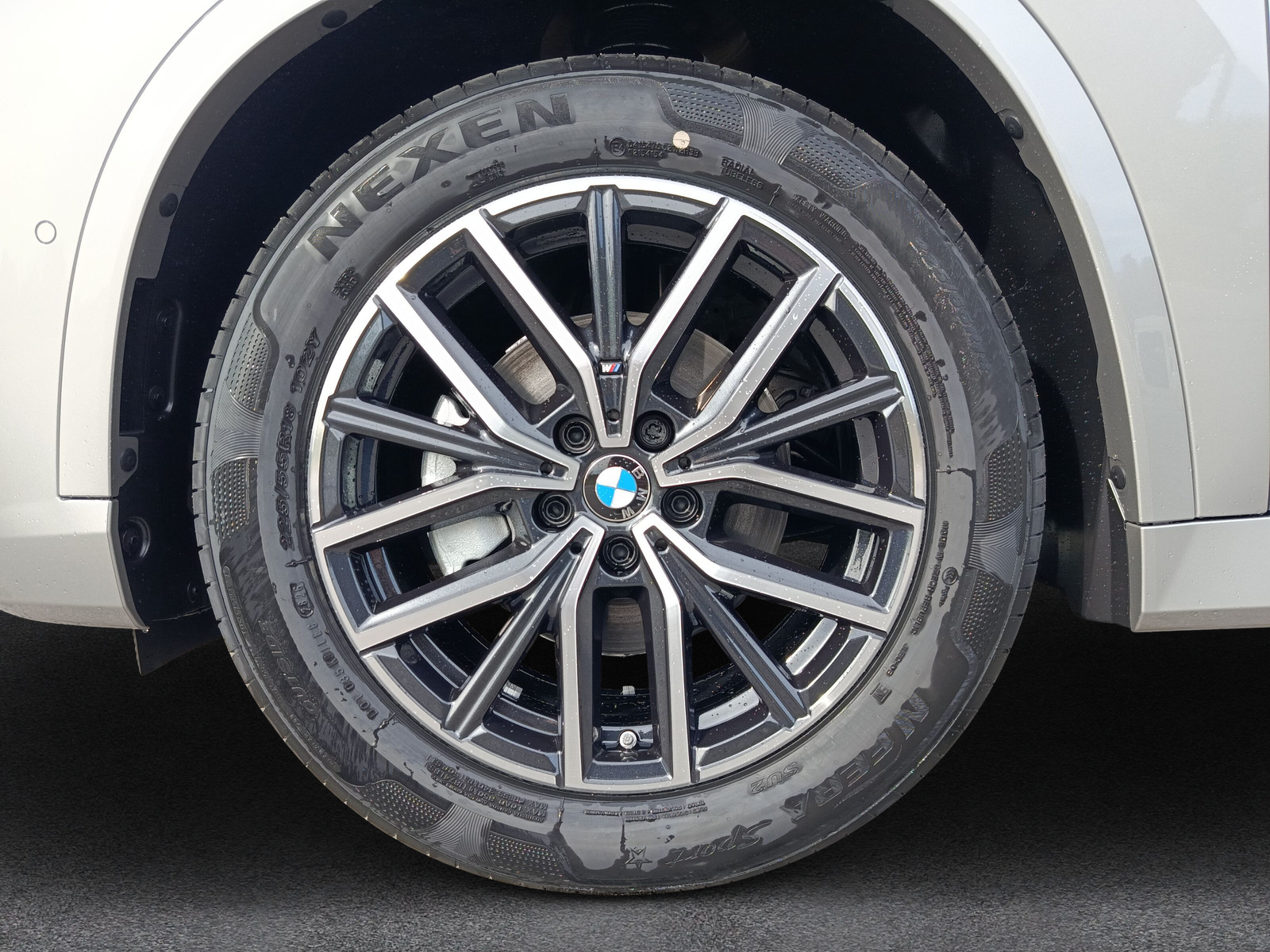 BMW iX1 eDrive 20 Edition M Sport-image-9
