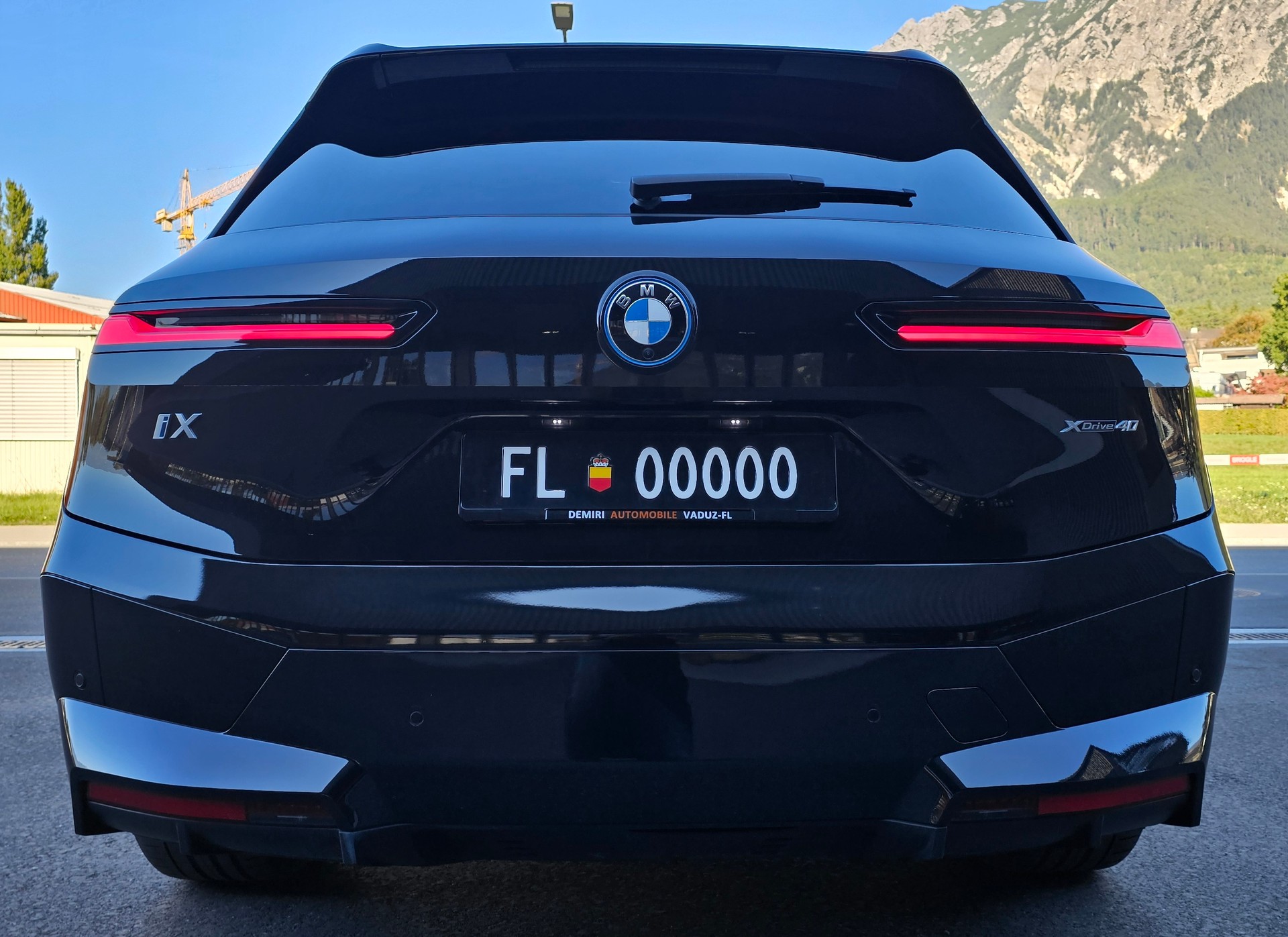 BMW iX xDrive40-image-7