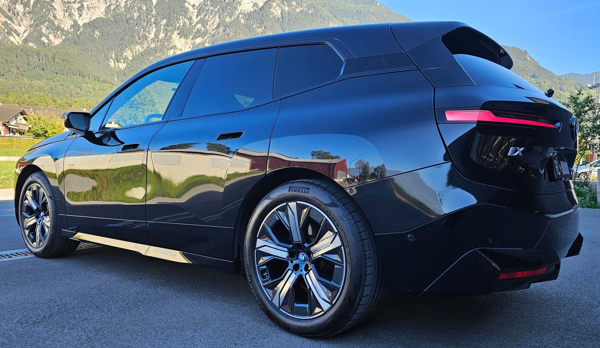 BMW iX xDrive40-showroom-element-2