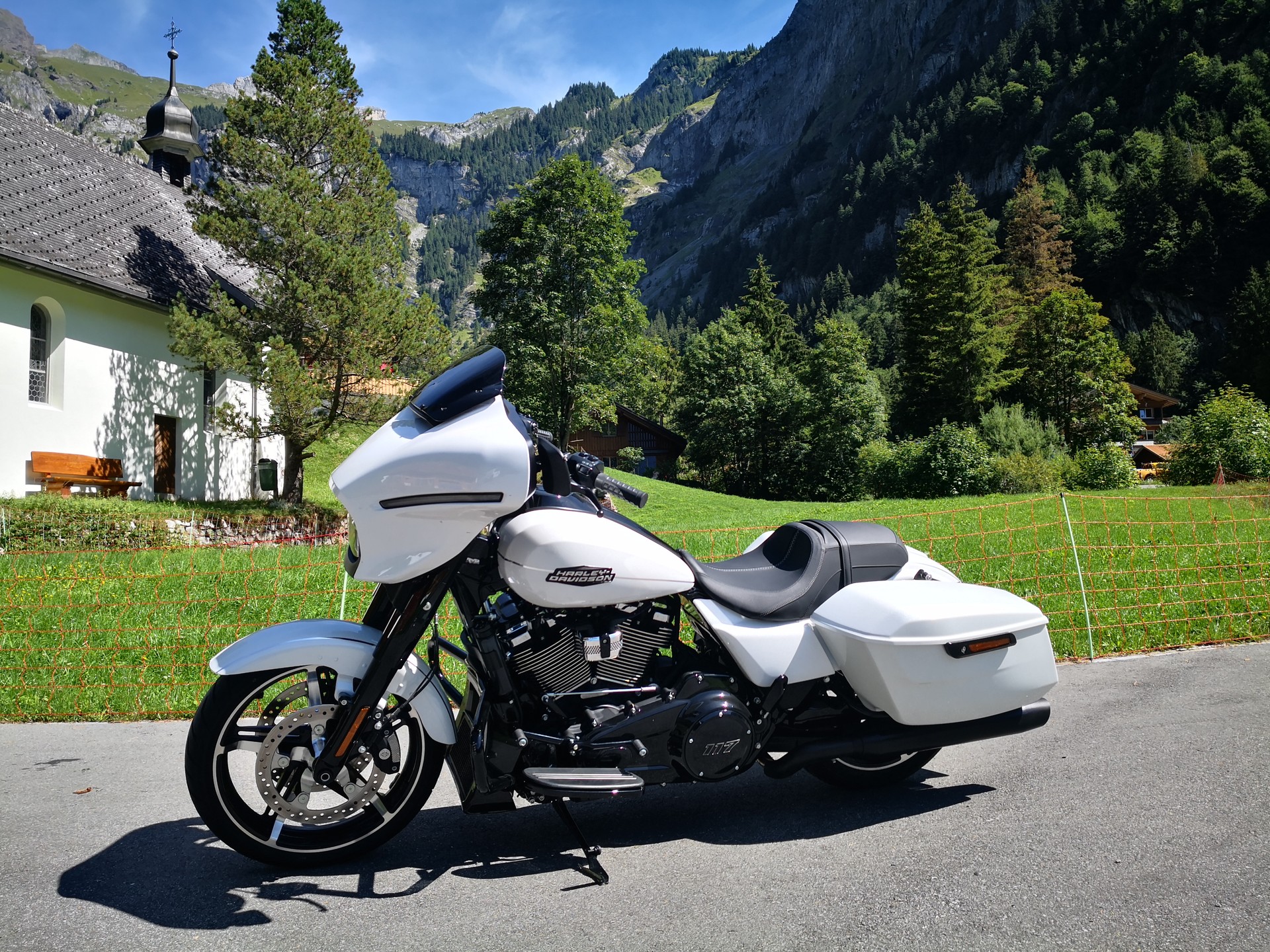 HARLEY-DAVIDSON FLH-image-0
