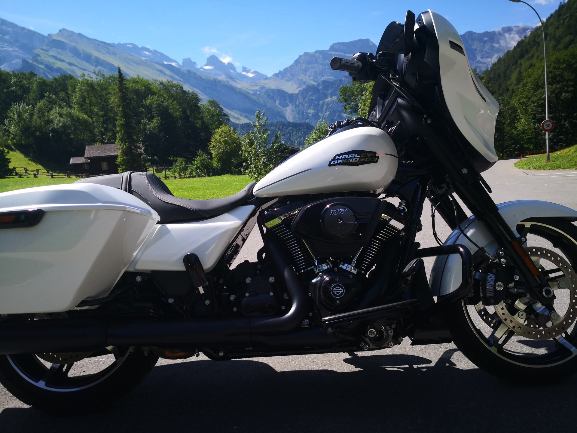 HARLEY-DAVIDSON FLH-image-1