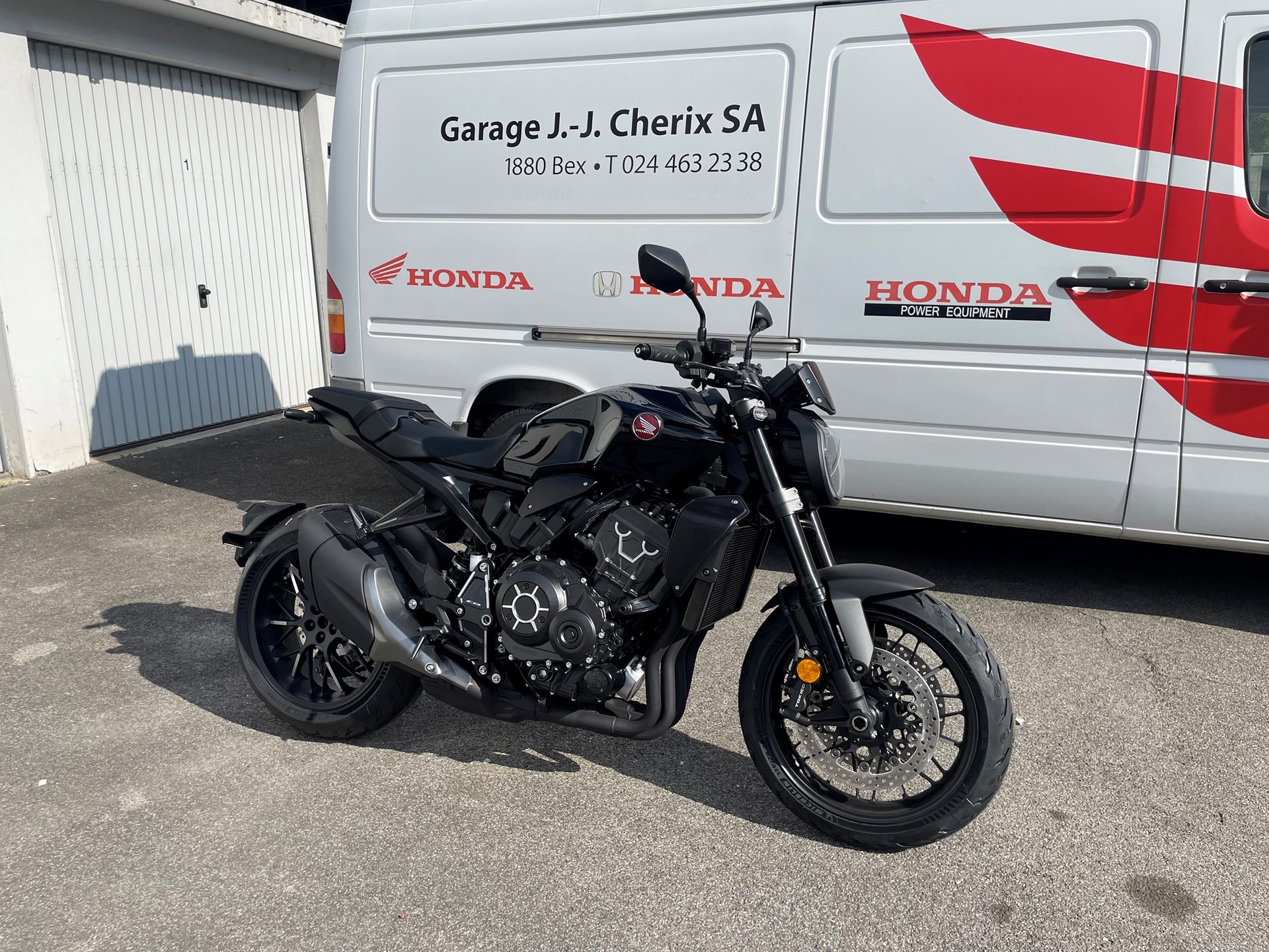HONDA CB 1000 R Black Edition-image-2