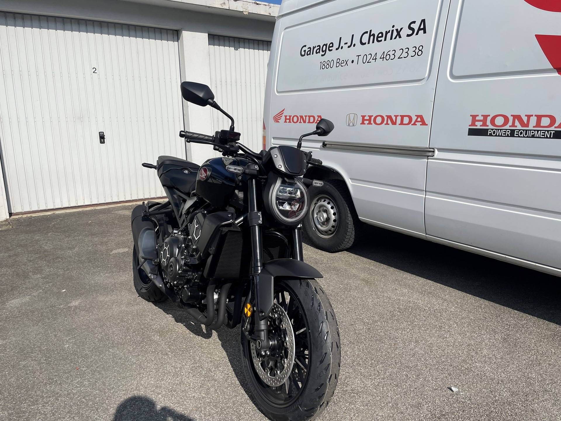 HONDA CB 1000 R Black Edition-image-1