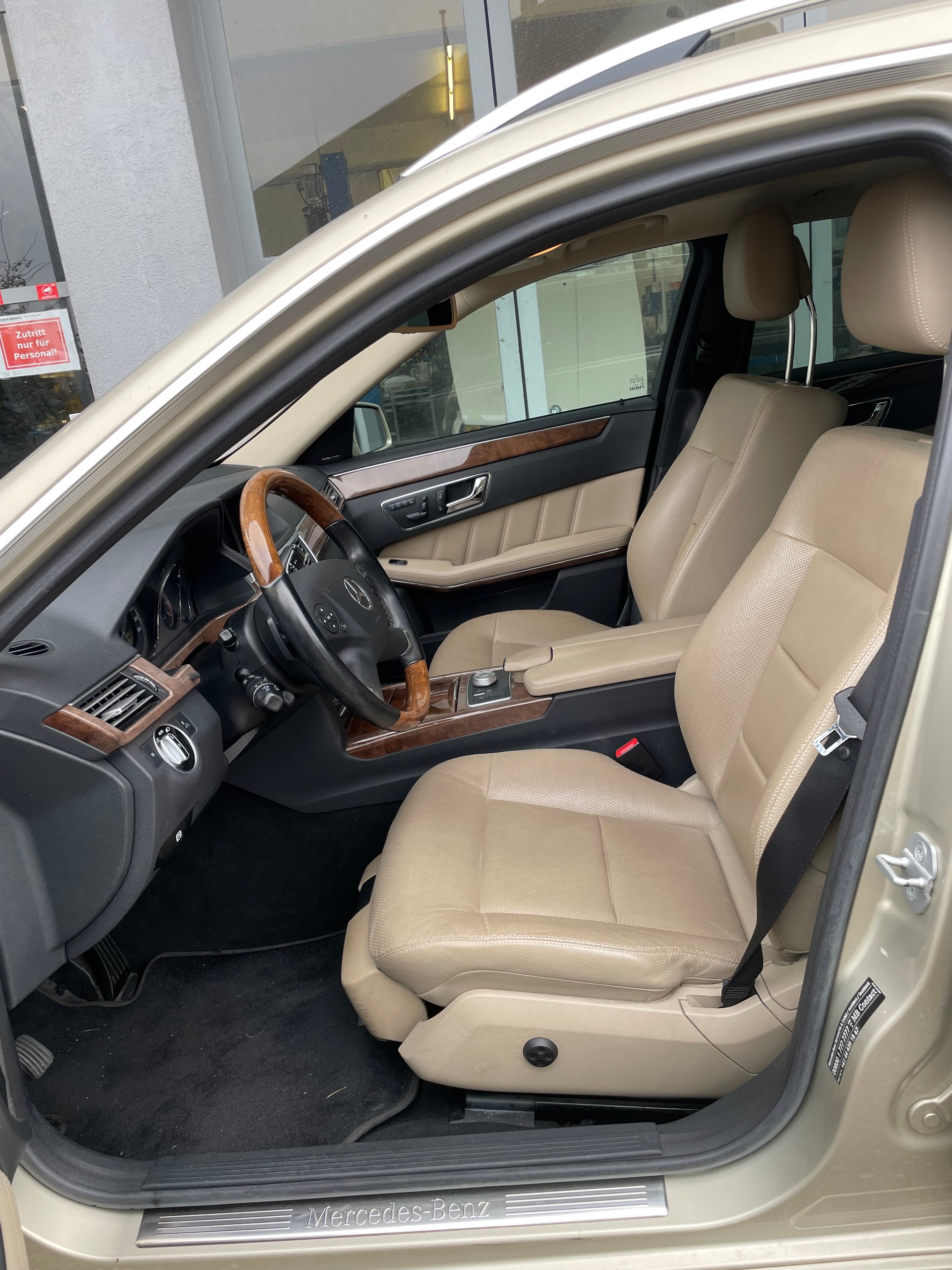MERCEDES-BENZ E 350 CGI BlueEfficiency Avantgarde 7G-Tronic-image-4
