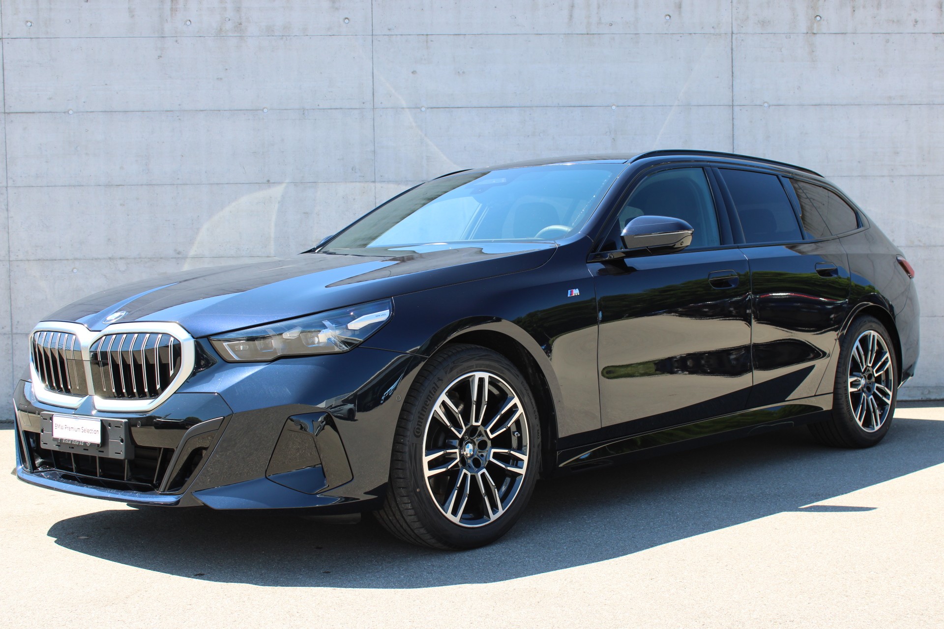 BMW 520d xDrive Touring M Sport-showroom-element-1