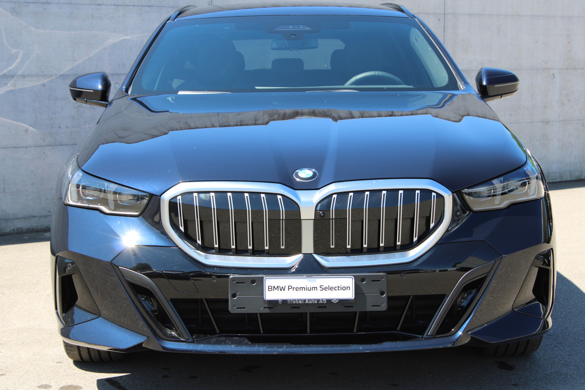 BMW 520d xDrive Touring M Sport-showroom-element-2