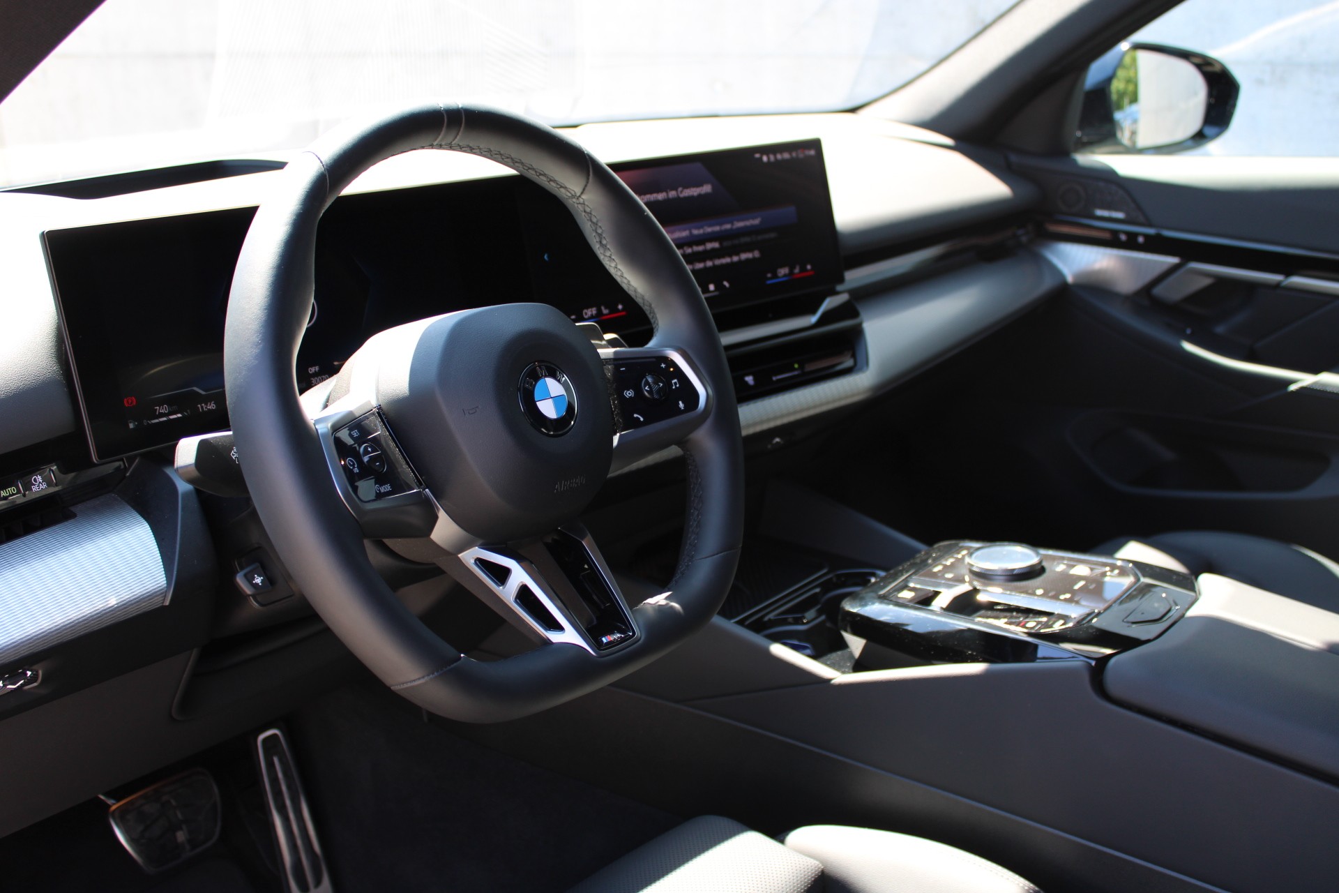 BMW 520d xDrive Touring M Sport-showroom-element-3
