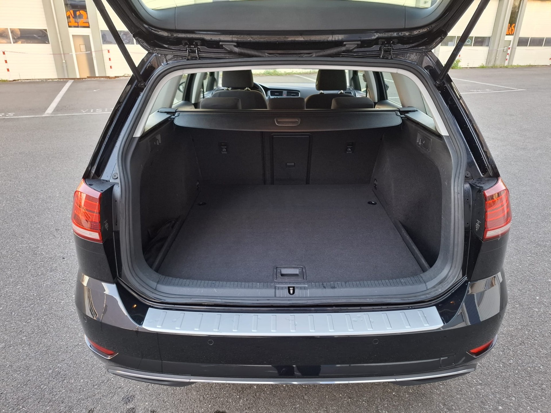 VW Golf Variant 1.4 TSI Comfortline DSG-image-13