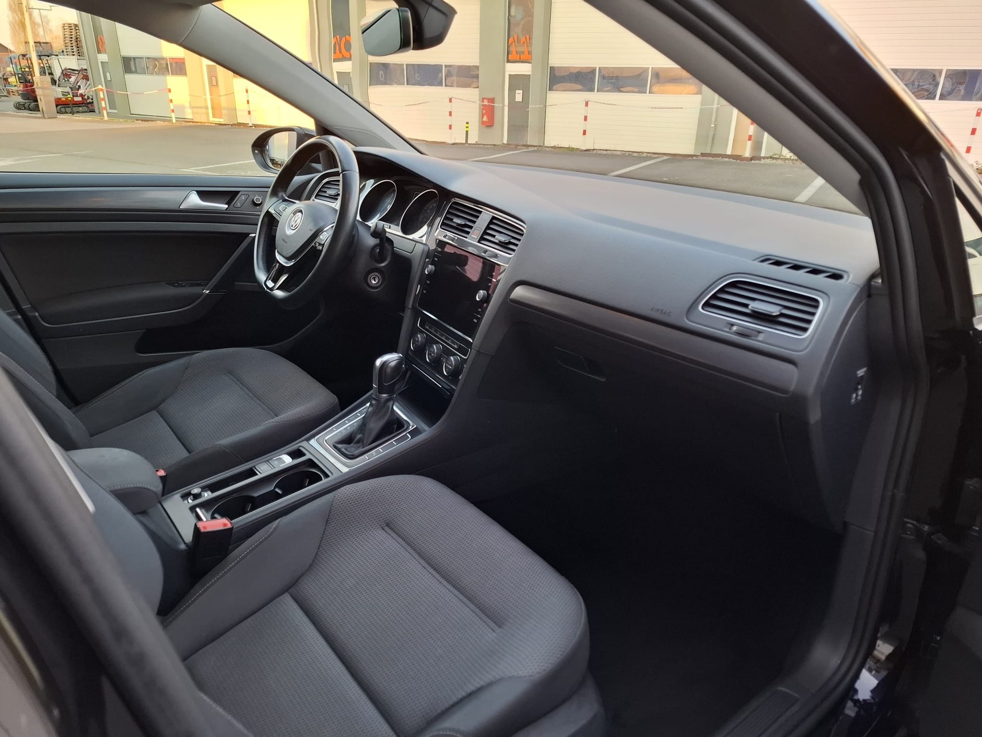 VW Golf Variant 1.4 TSI Comfortline DSG-image-8