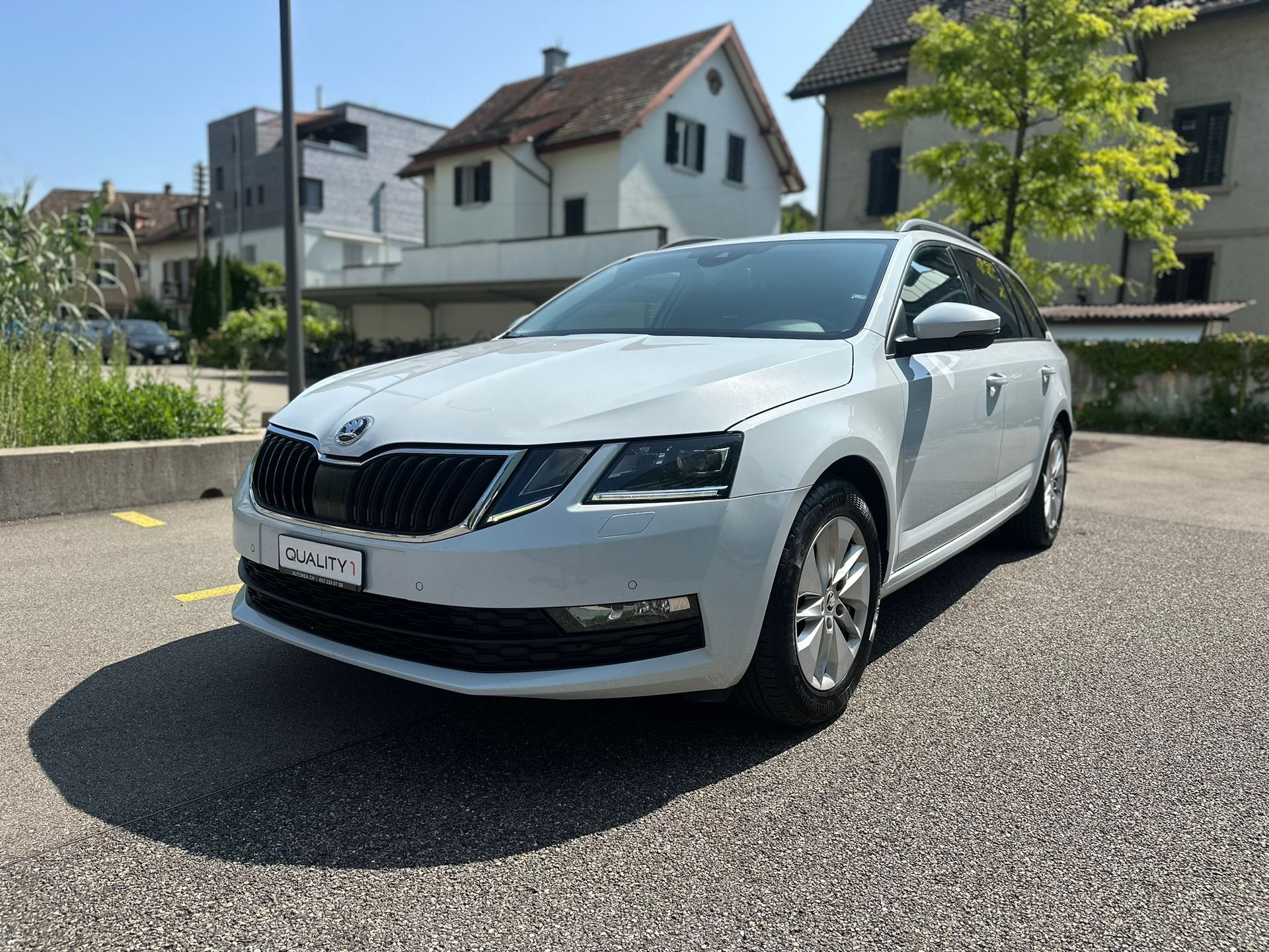 SKODA Octavia Combi 2.0 TDI Ambition 4x4 DSG-showroom-element-2