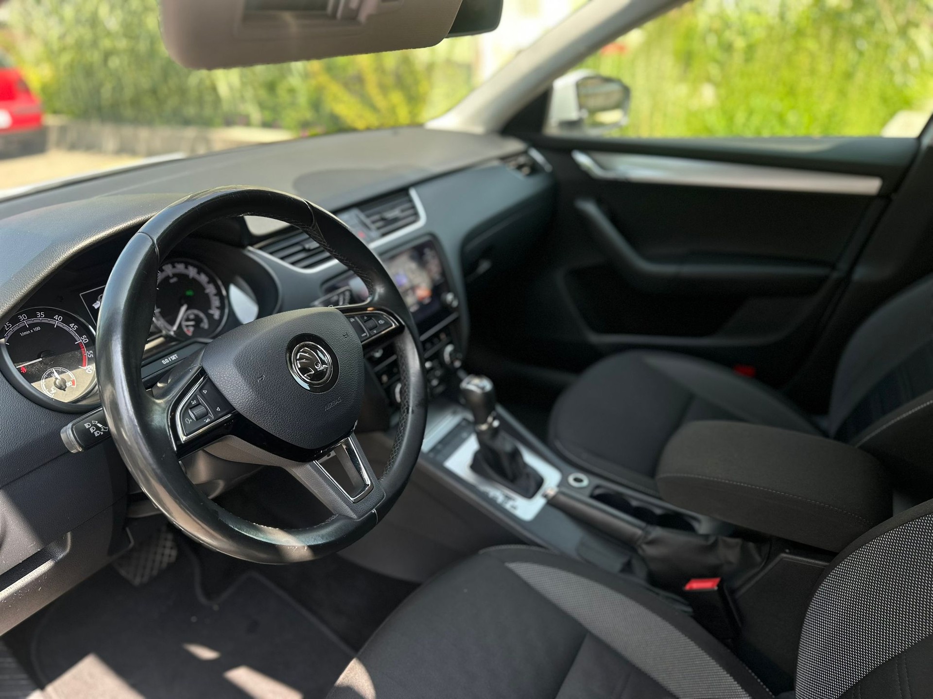 SKODA Octavia Combi 2.0 TDI Ambition 4x4 DSG-image-9
