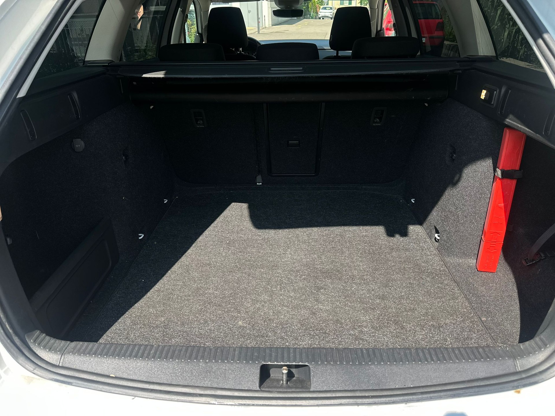 SKODA Octavia Combi 2.0 TDI Ambition 4x4 DSG-image-17