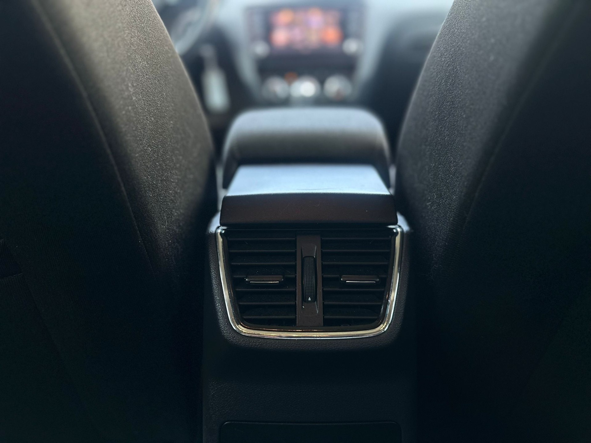 SKODA Octavia Combi 2.0 TDI Ambition 4x4 DSG-image-16