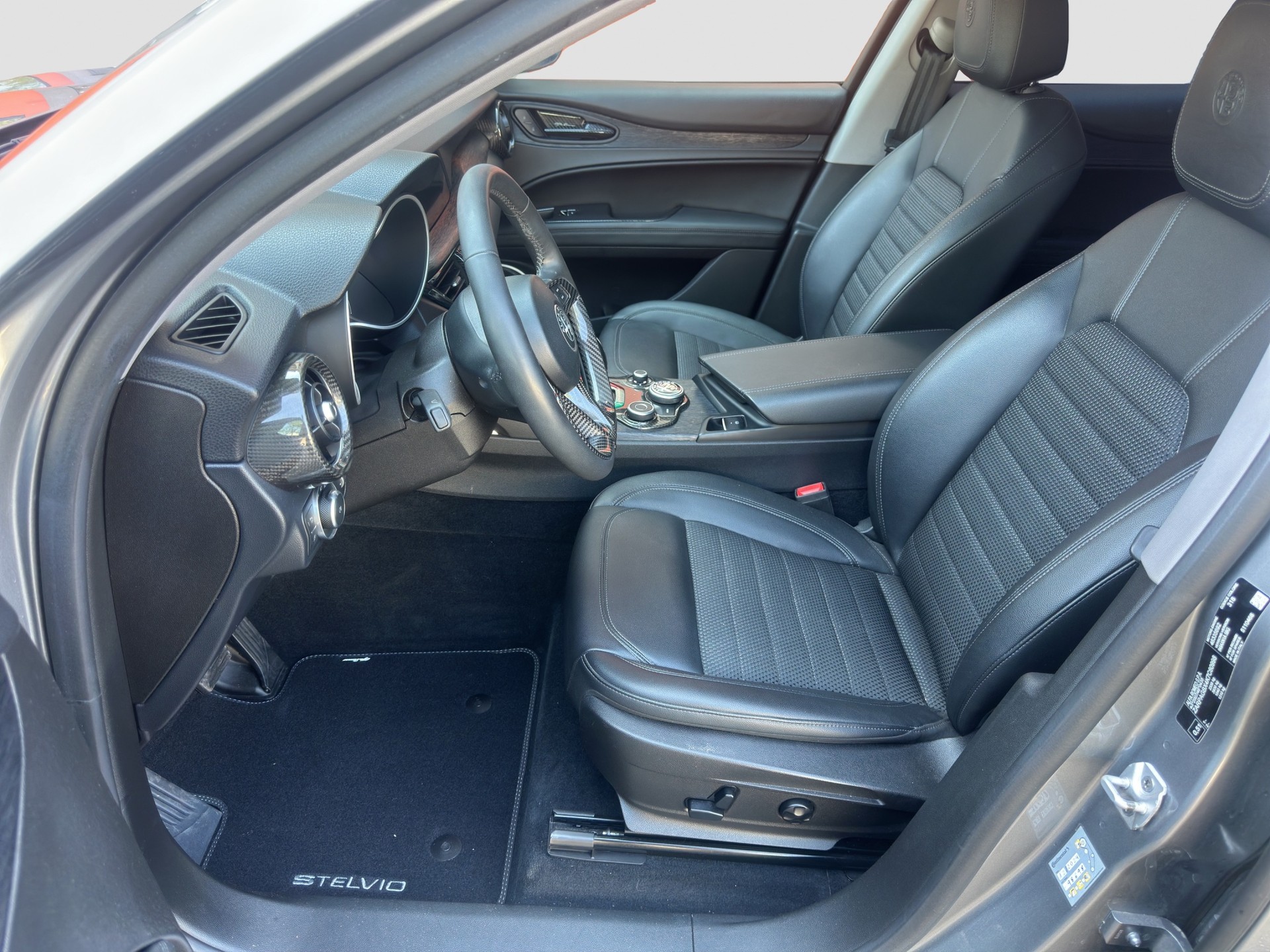 ALFA ROMEO Stelvio 2.2 JTDM Automatic-image-12