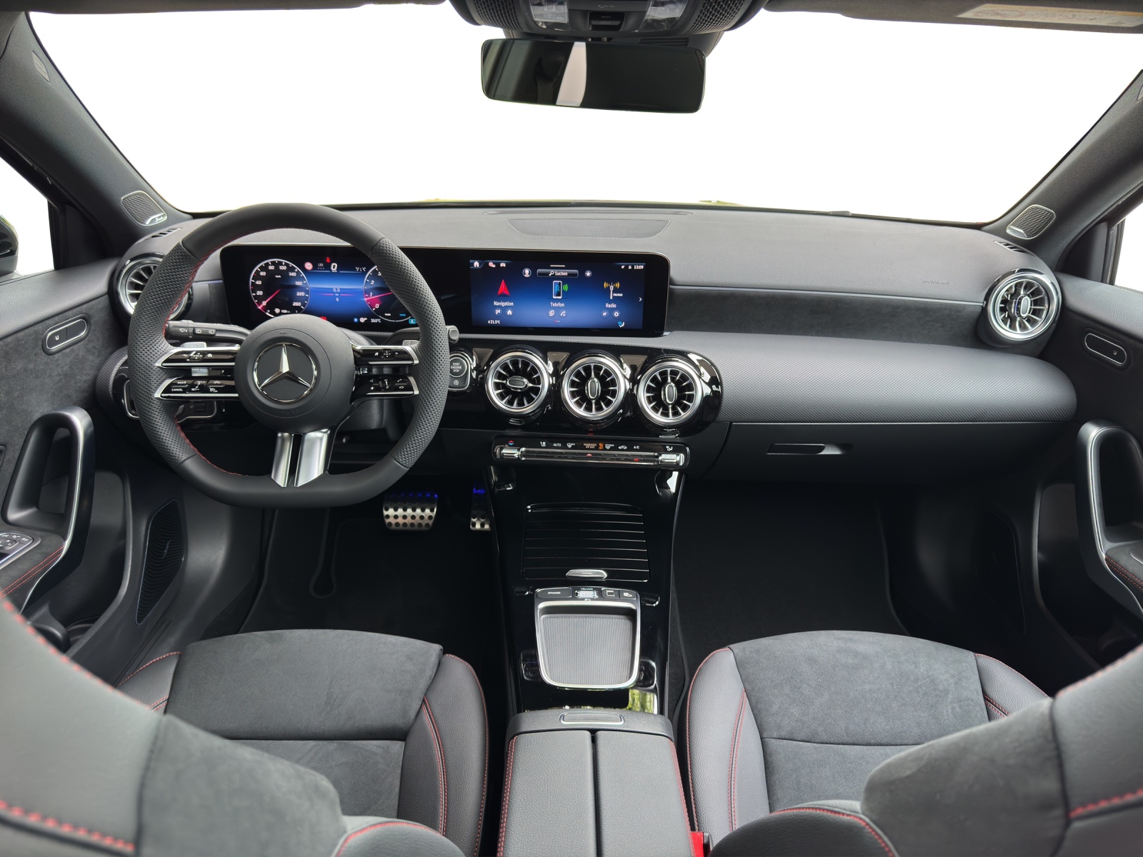 MERCEDES-BENZ A 220 4Matic 8G-DCT-image-9