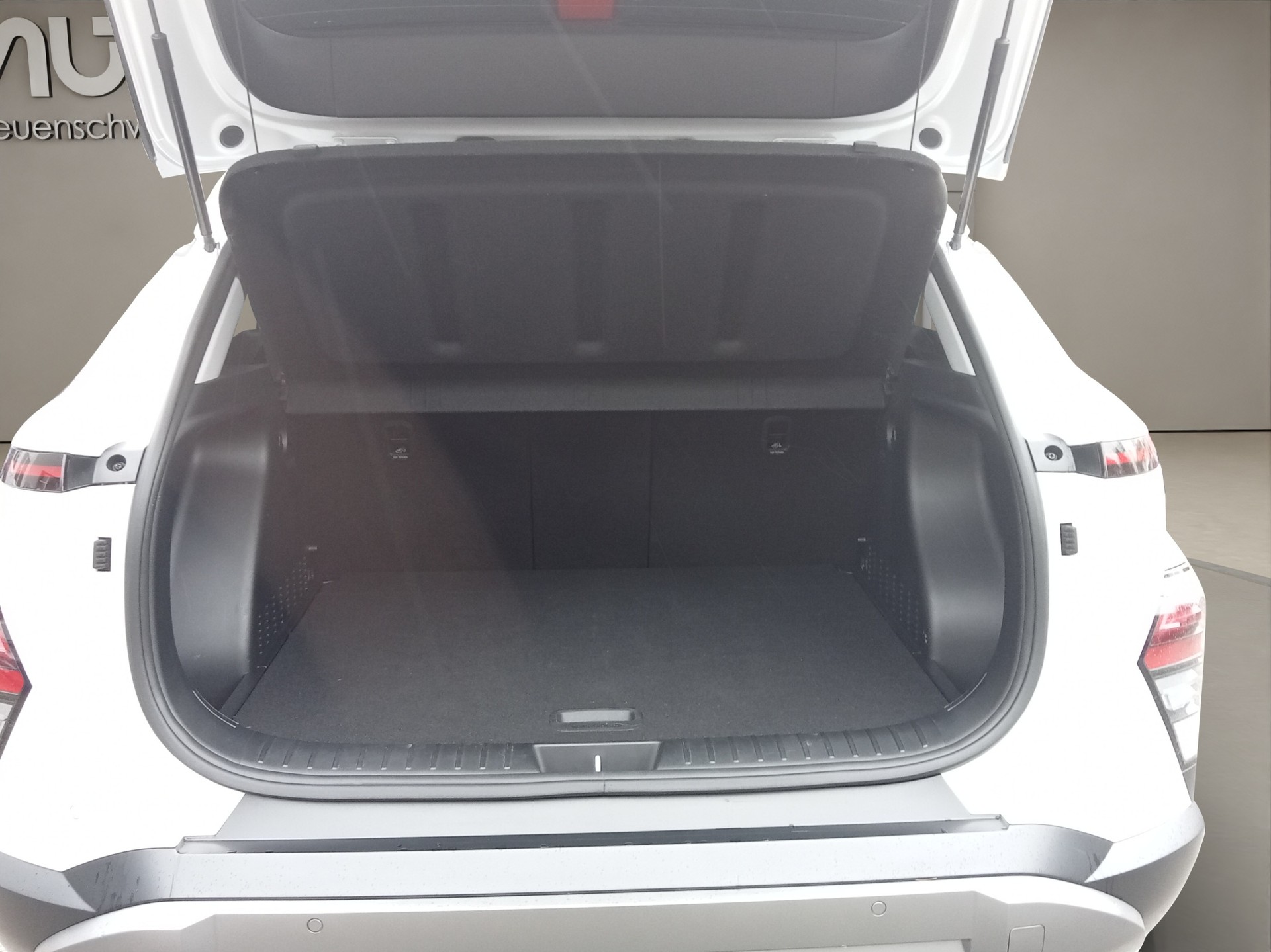 HYUNDAI Kona 1.6 GDi HEV Amplia DCT-image-10