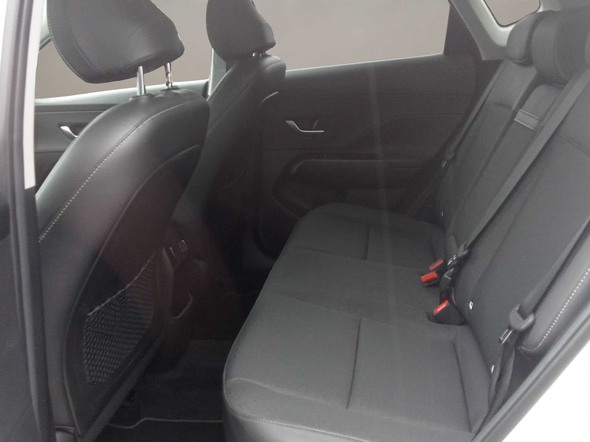 HYUNDAI Kona 1.6 GDi HEV Amplia DCT-image-9