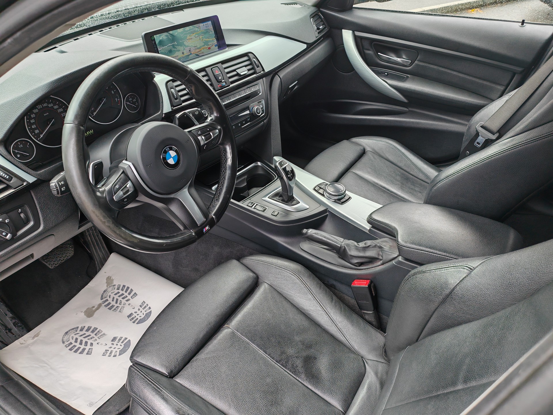 BMW 328i xDrive Touring M-Sport Steptronic [Expertise du jour + Garantie 12 mois + Service & Immat. Offerts]-image-12