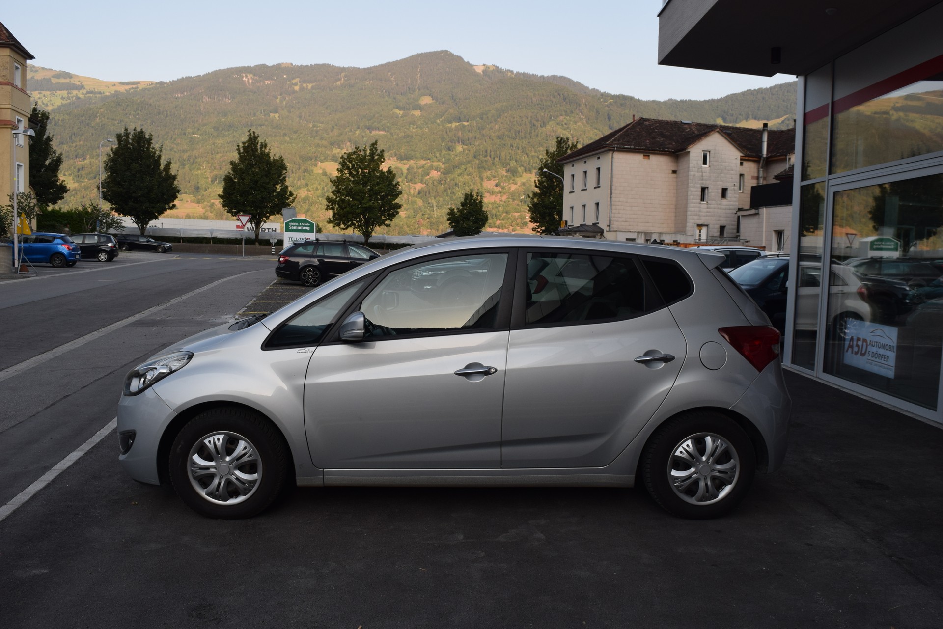 HYUNDAI iX20 1.4 CRDi Style-showroom-element-3