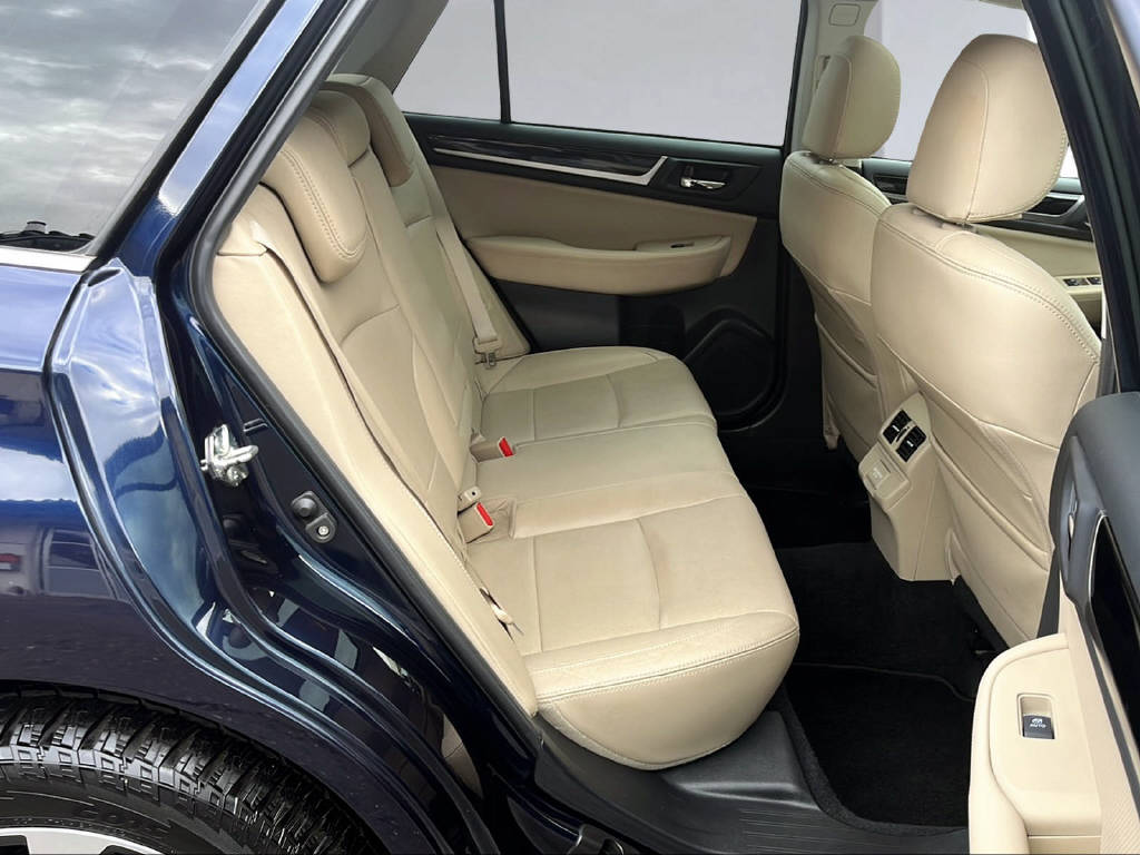 SUBARU Outback 2.5i Luxury-image-10