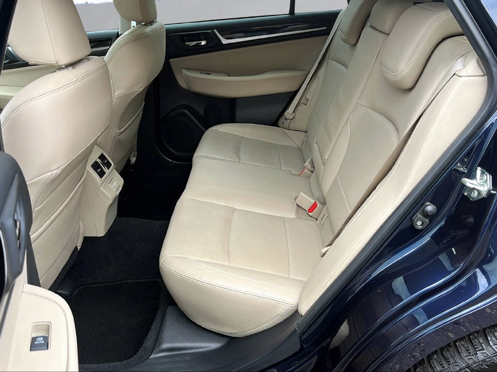 SUBARU Outback 2.5i Luxury-image-11