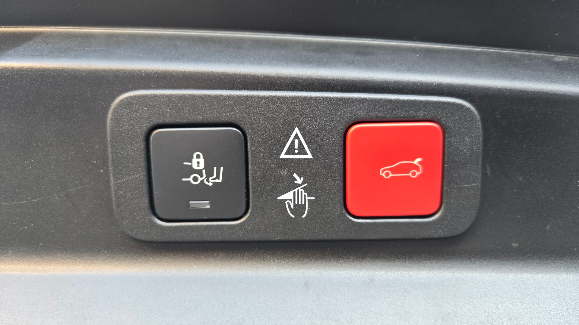 PEUGEOT 5008 1.6 Pure Tech GT Pack EAT8-image-14