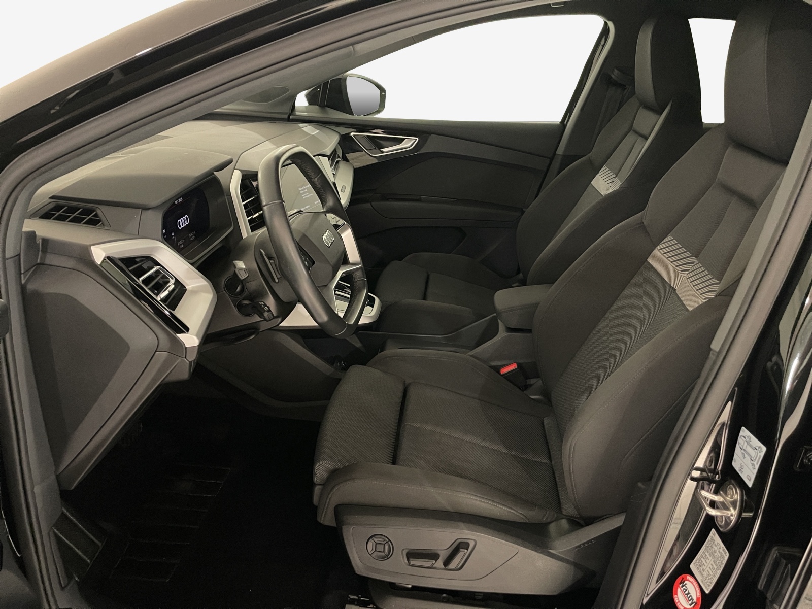 AUDI Q4 e-tron 50 quattro-image-8