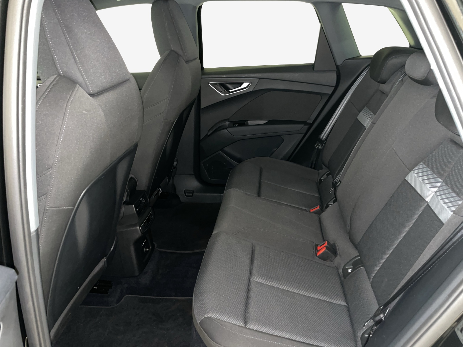 AUDI Q4 e-tron 50 quattro-image-12