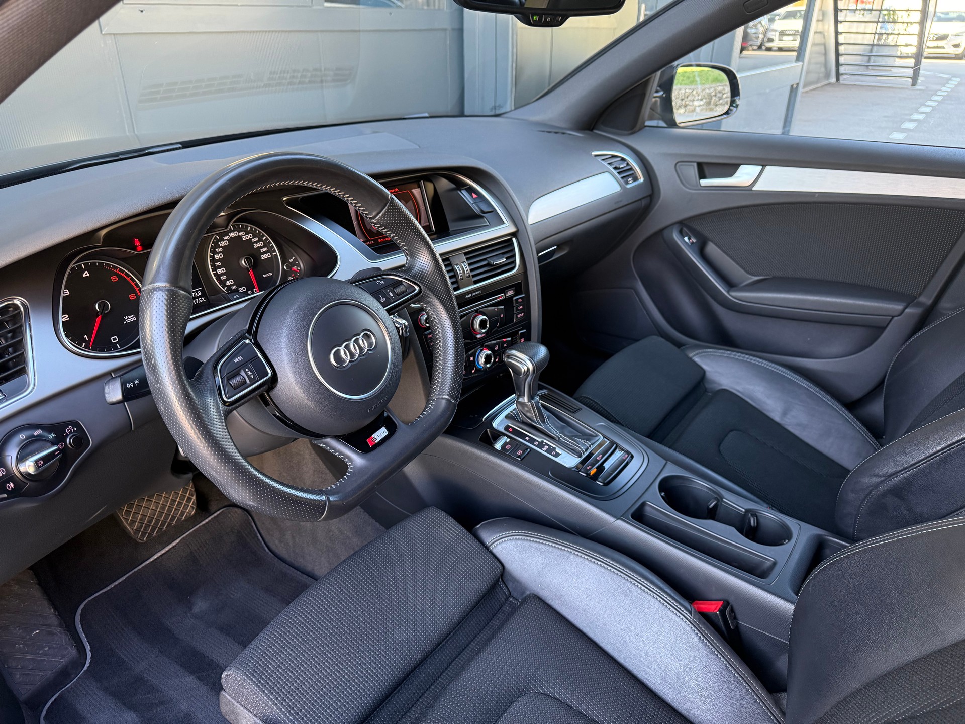 AUDI A4 S-Line 2.0 TDI multitronic-image-6