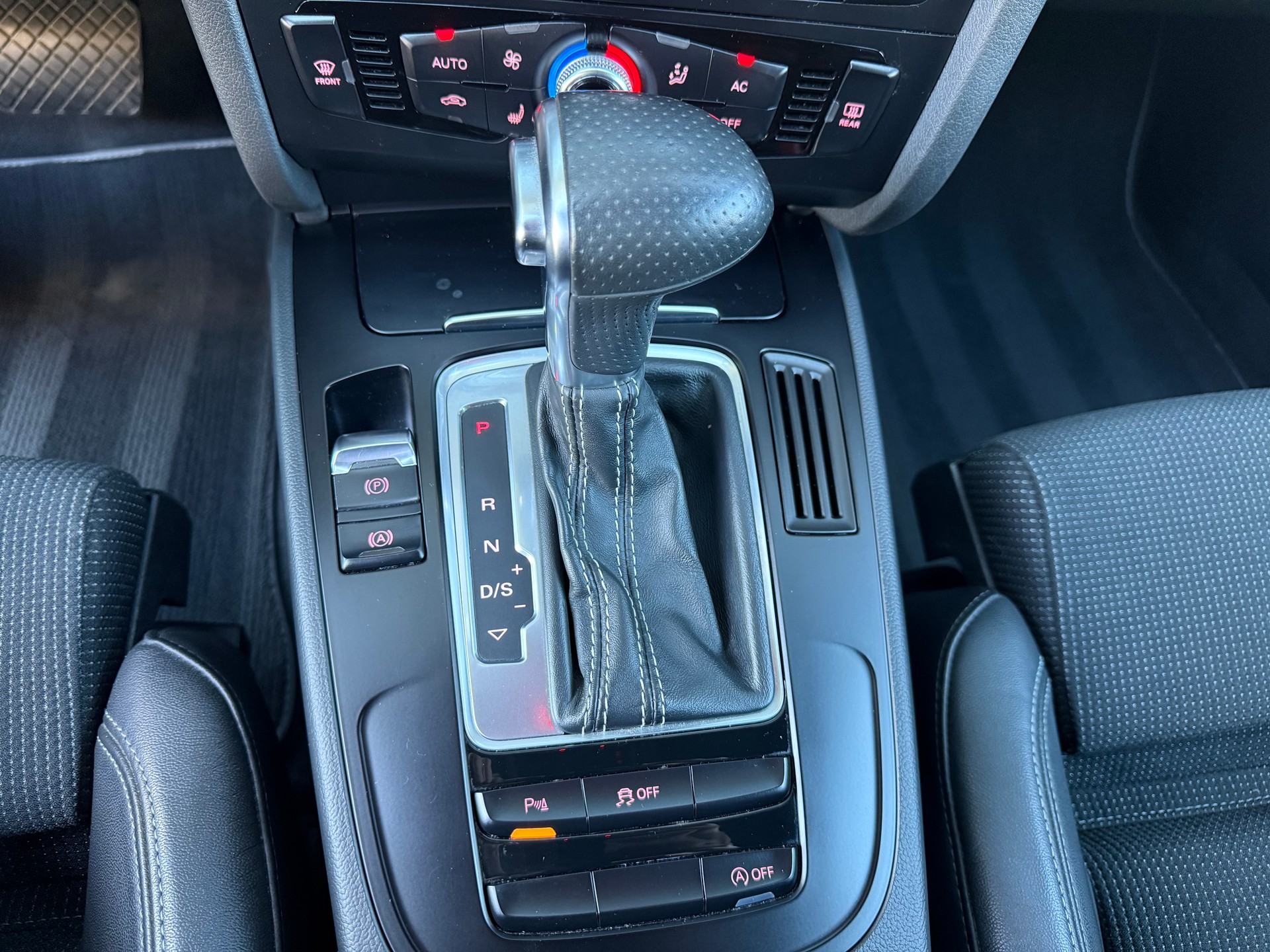 AUDI A4 S-Line 2.0 TDI multitronic-image-11