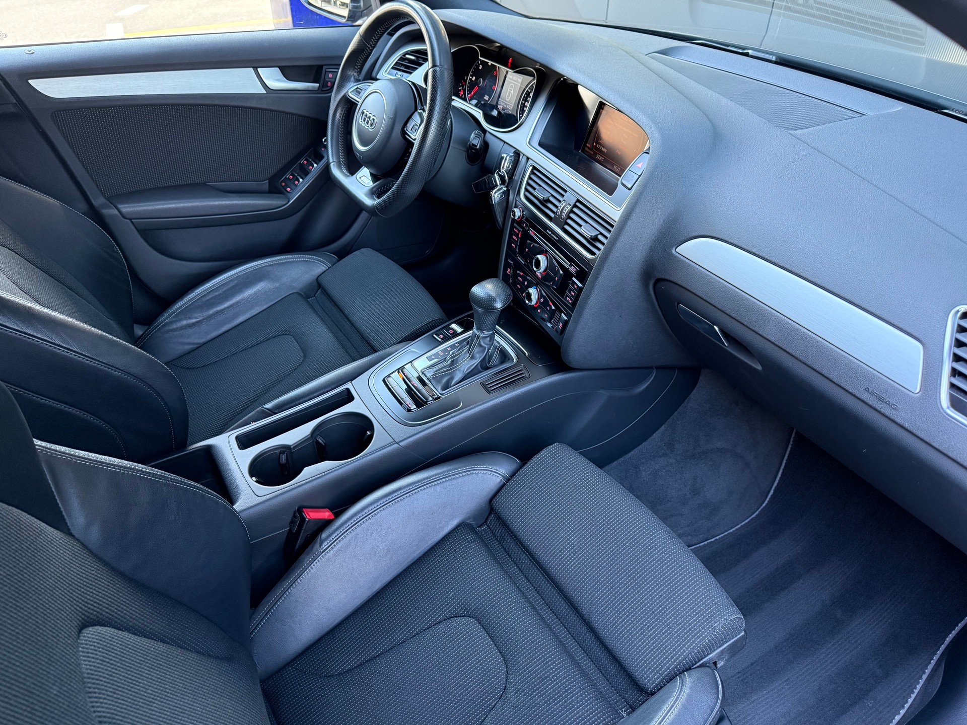 AUDI A4 S-Line 2.0 TDI multitronic-image-9